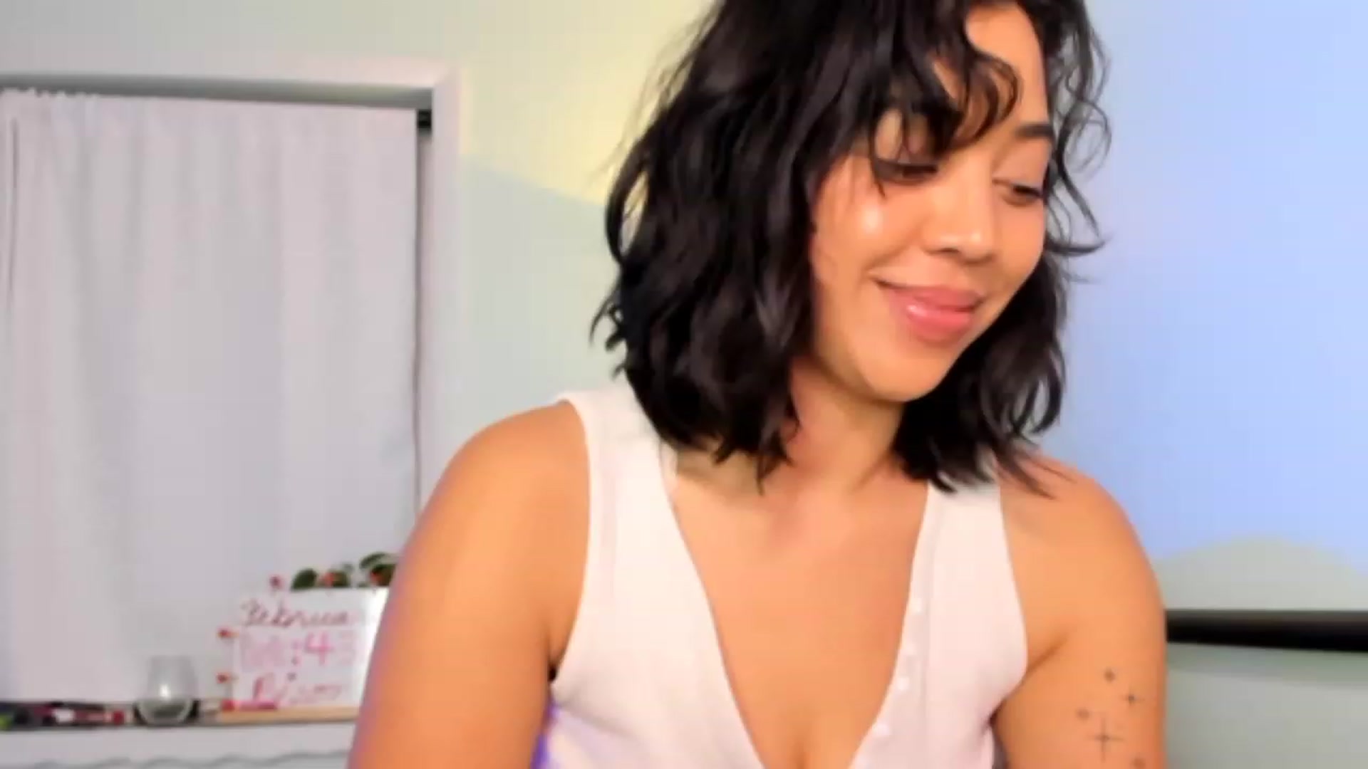 Gallery image thumbnail from KissingHigh's myfreecams stream on, 02/17/2023, 04:17 image 5 of 20