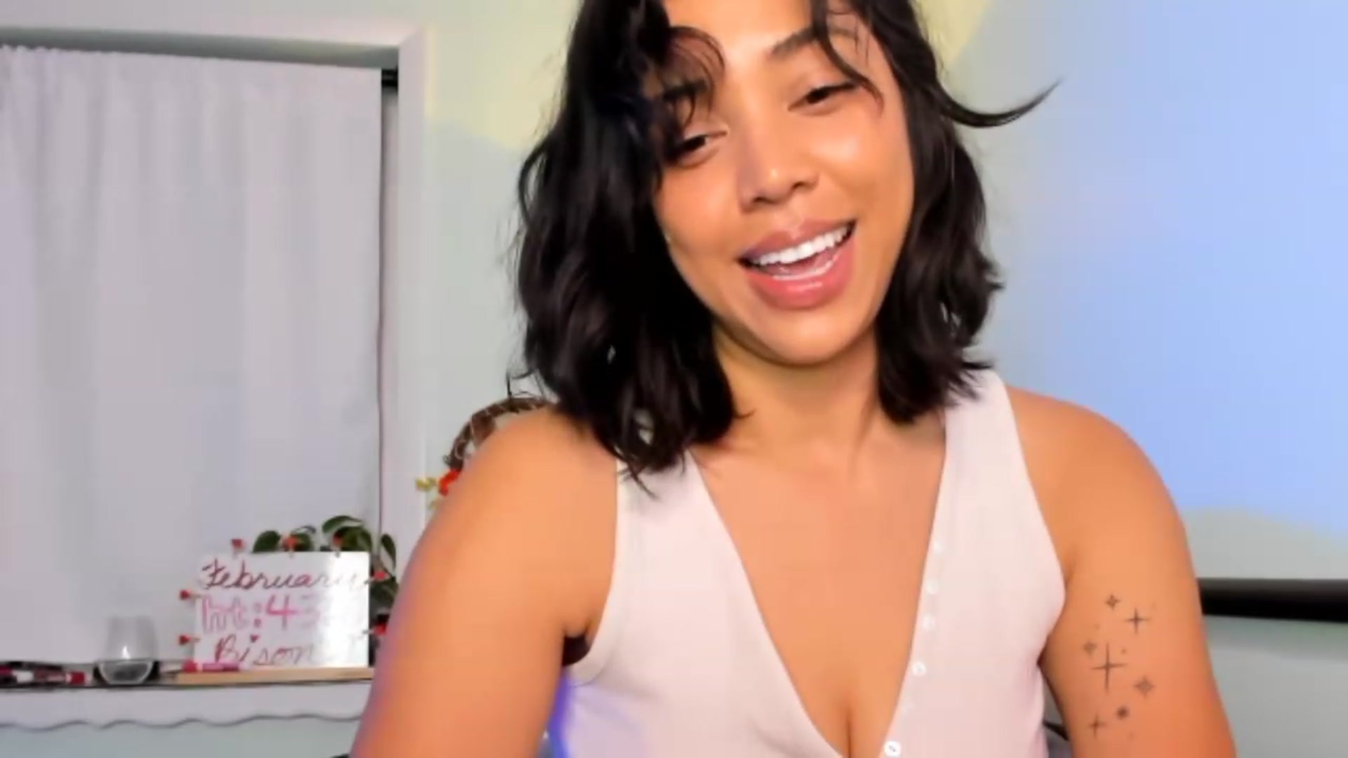 Gallery image thumbnail from KissingHigh's myfreecams stream on, 02/17/2023, 04:17 image 15 of 20
