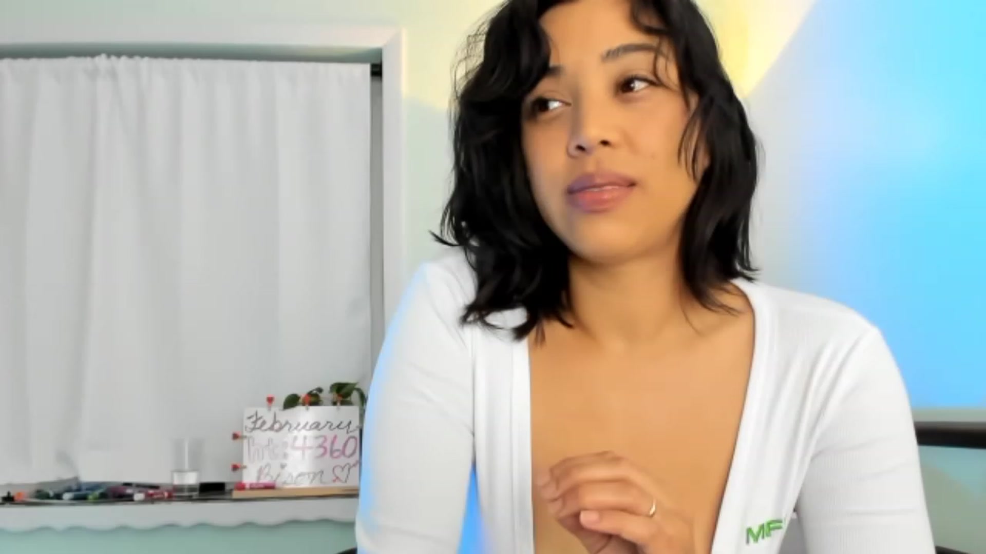 Gallery image thumbnail from KissingHigh's myfreecams stream on, 02/21/2023, 02:13 image 10 of 20