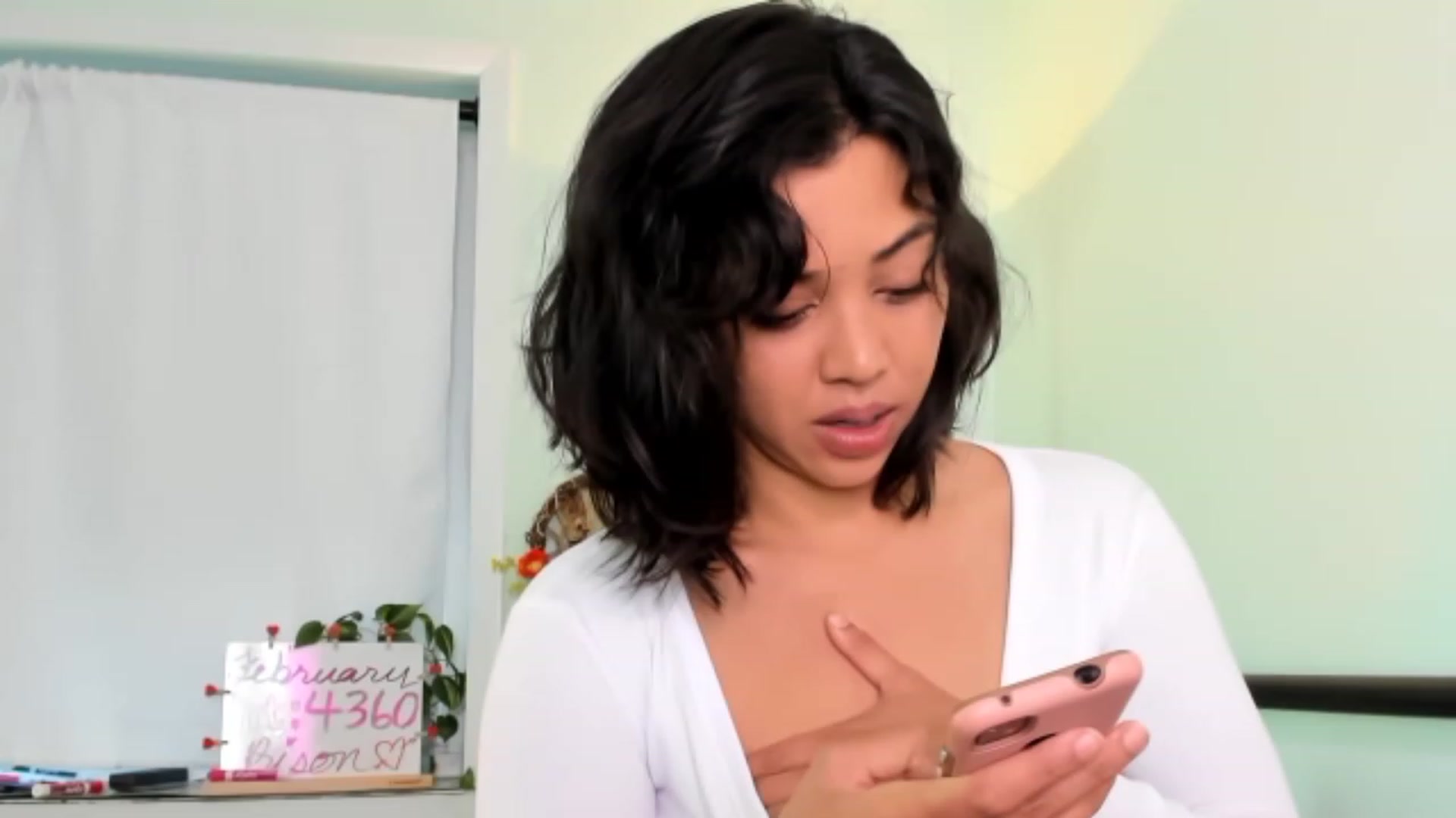 Gallery image thumbnail from KissingHigh's myfreecams stream on, 02/21/2023, 02:13 image 1 of 20