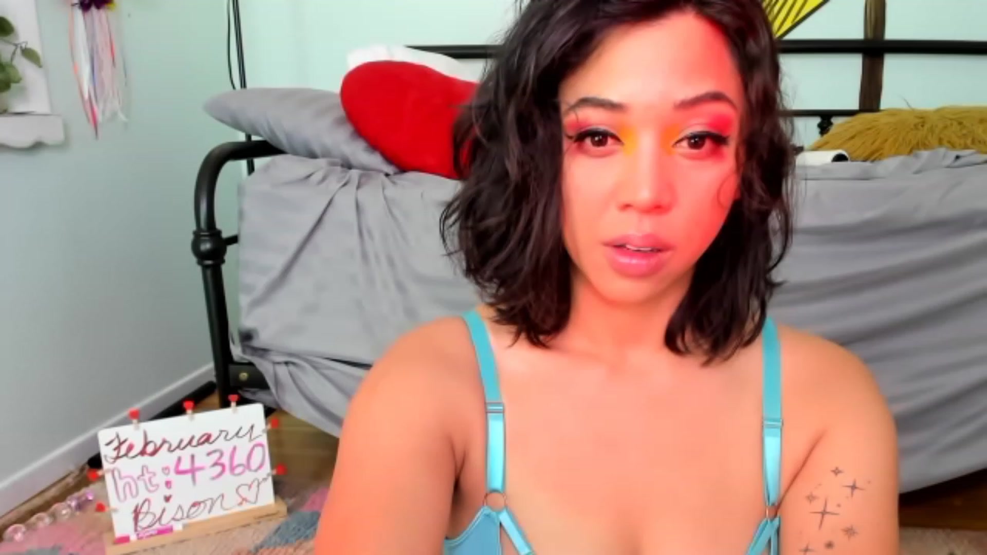 Gallery image thumbnail from KissingHigh's myfreecams stream on, 02/24/2023, 03:43 image 9 of 20