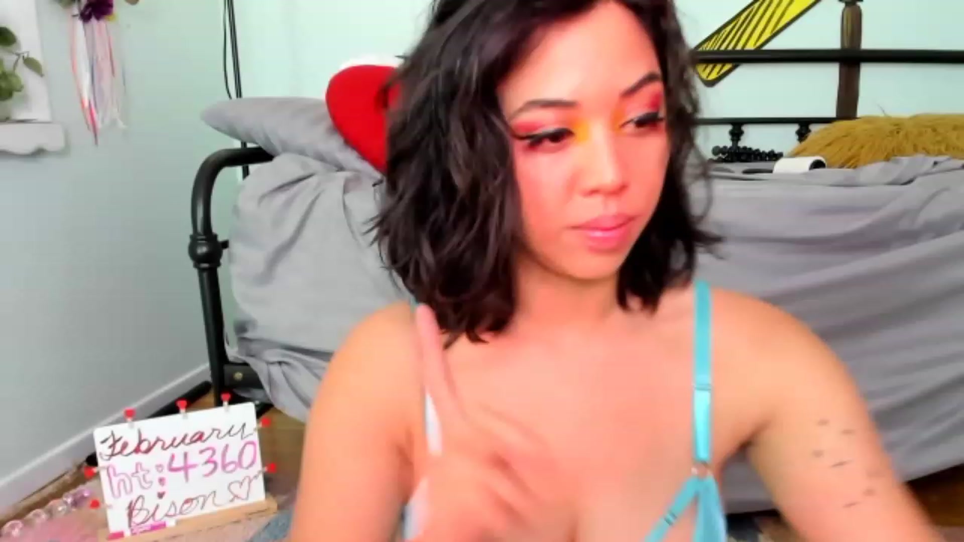 Gallery image thumbnail from KissingHigh's myfreecams stream on, 02/24/2023, 03:43 image 1 of 20