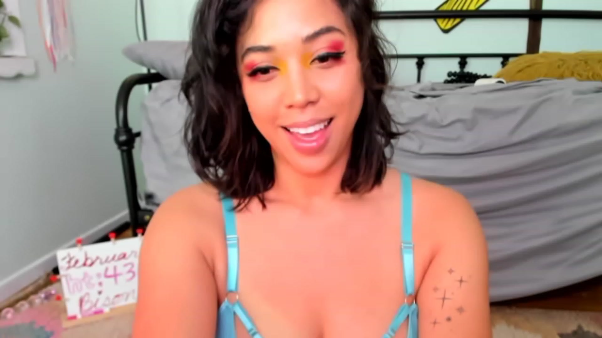 Gallery image thumbnail from KissingHigh's myfreecams stream on, 02/24/2023, 04:07 image 4 of 20