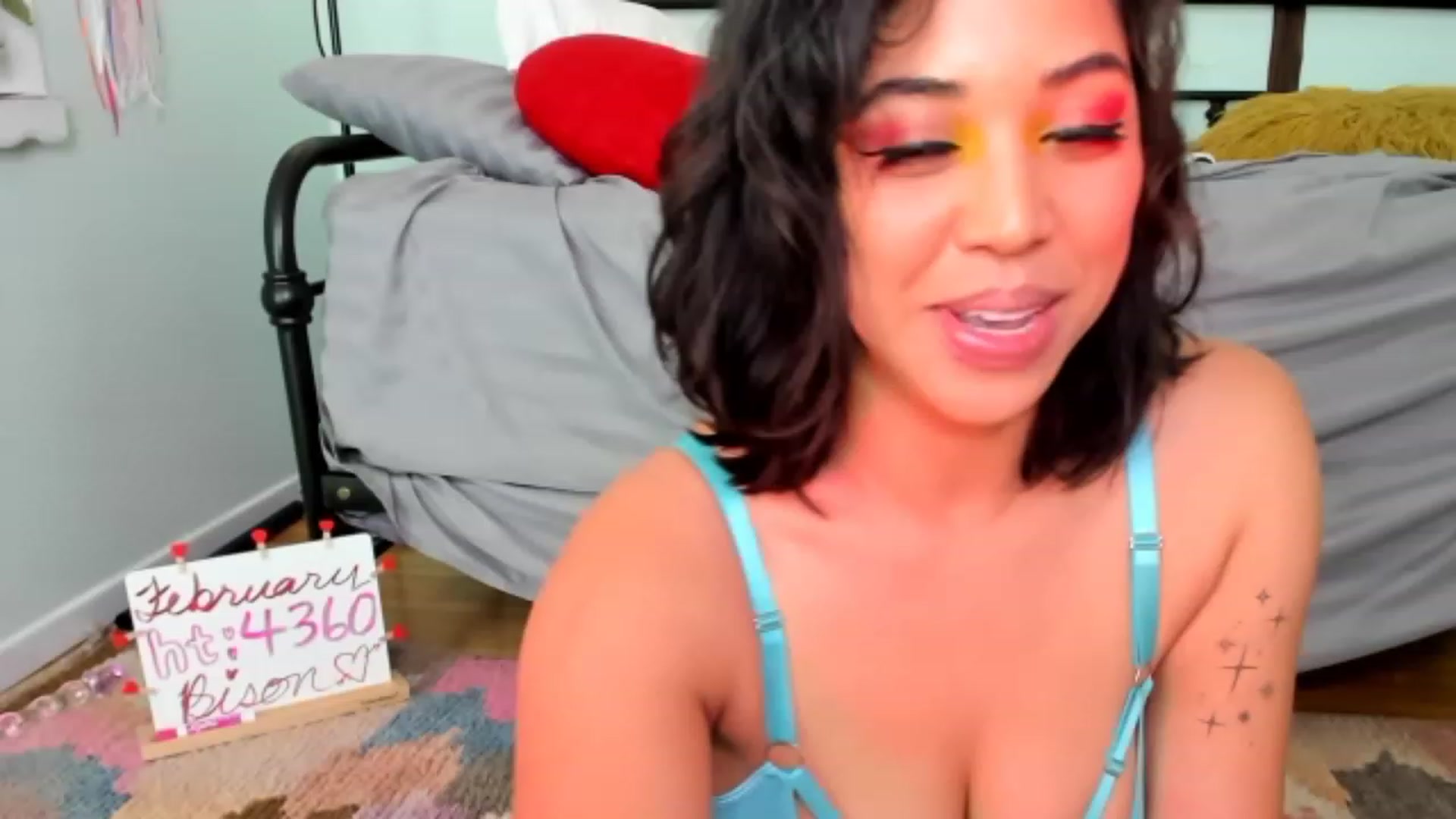 Gallery image thumbnail from KissingHigh's myfreecams stream on, 02/24/2023, 04:07 image 13 of 20