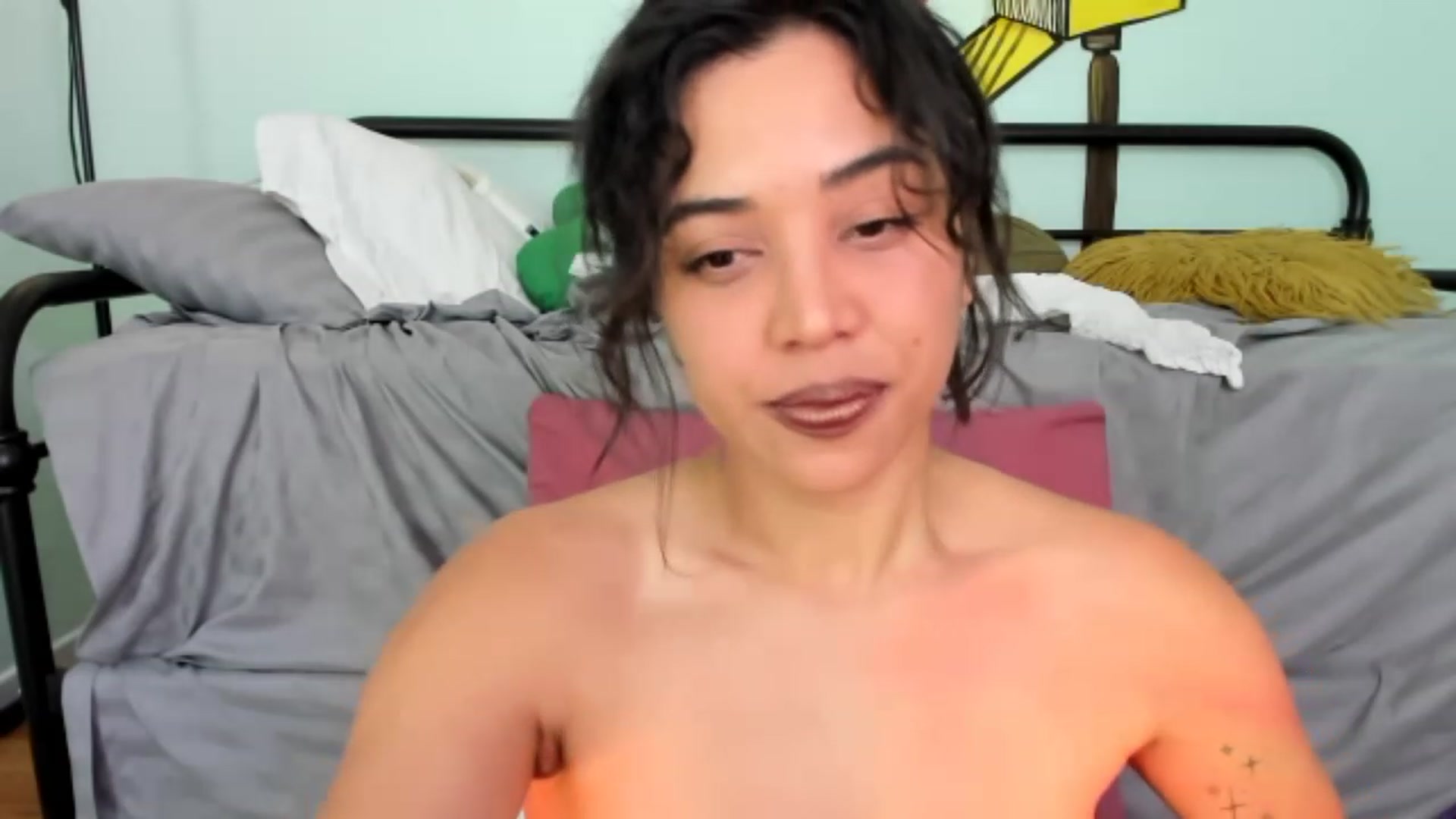 Gallery image thumbnail from KissingHigh's myfreecams stream on, 03/04/2023, 04:32 image 17 of 20