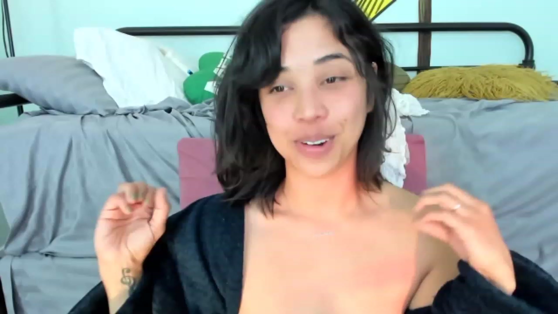 Gallery image thumbnail from KissingHigh's myfreecams stream on, 03/05/2023, 04:13 image 17 of 20