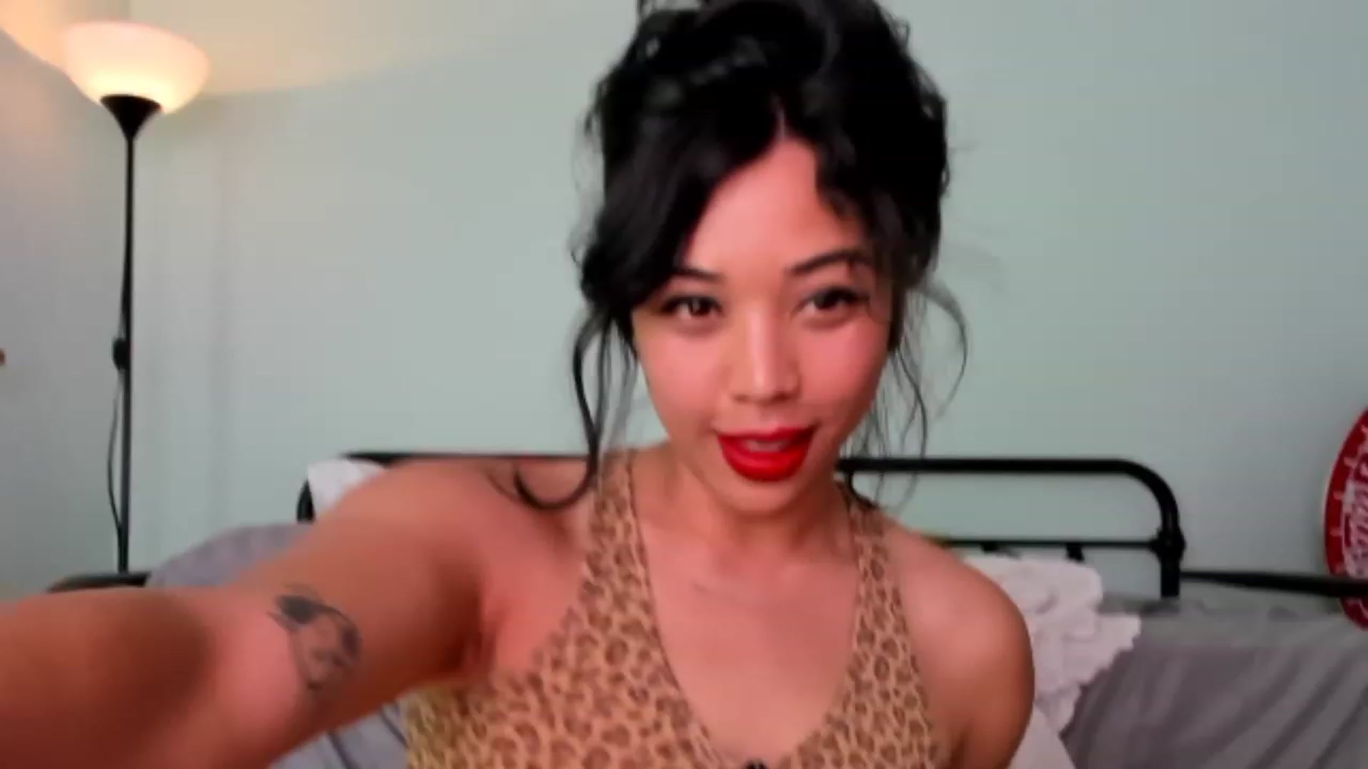 Gallery image thumbnail from KissingHigh's myfreecams stream on, 03/10/2023, 05:19 image 1 of 20