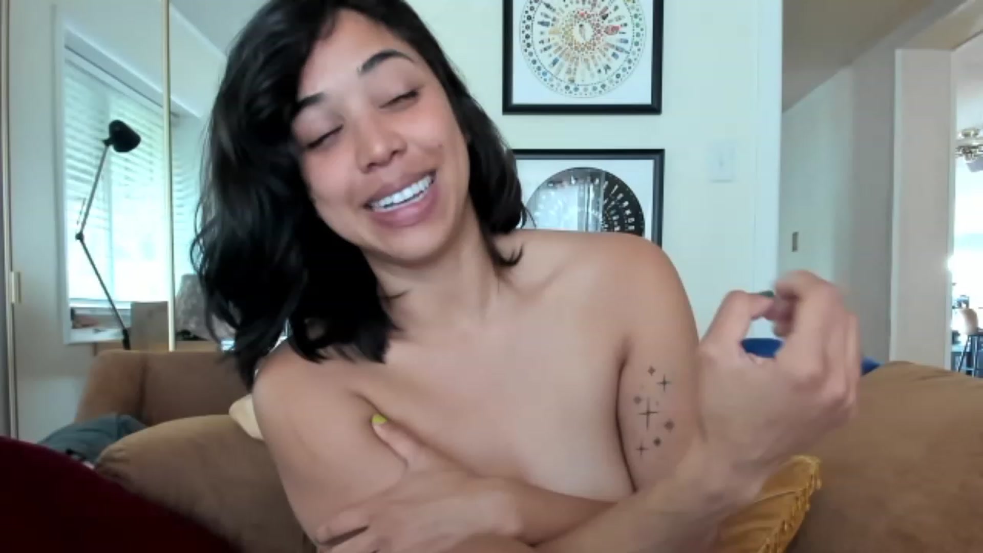 Gallery image thumbnail from KissingHigh's myfreecams stream on, 03/12/2023, 18:39 image 6 of 20