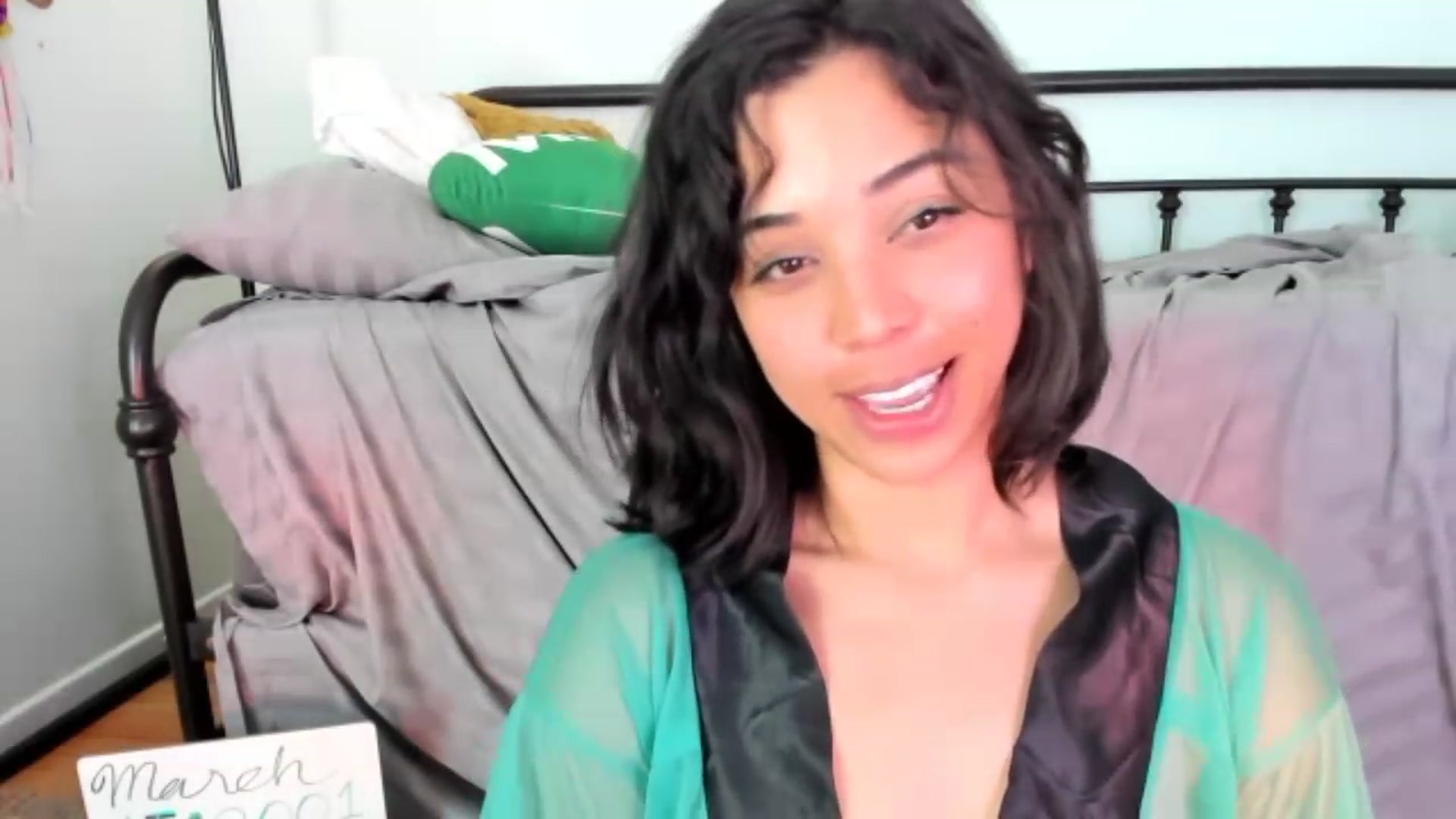 Gallery image thumbnail from KissingHigh's myfreecams stream on, 03/17/2023, 06:34 image 6 of 20