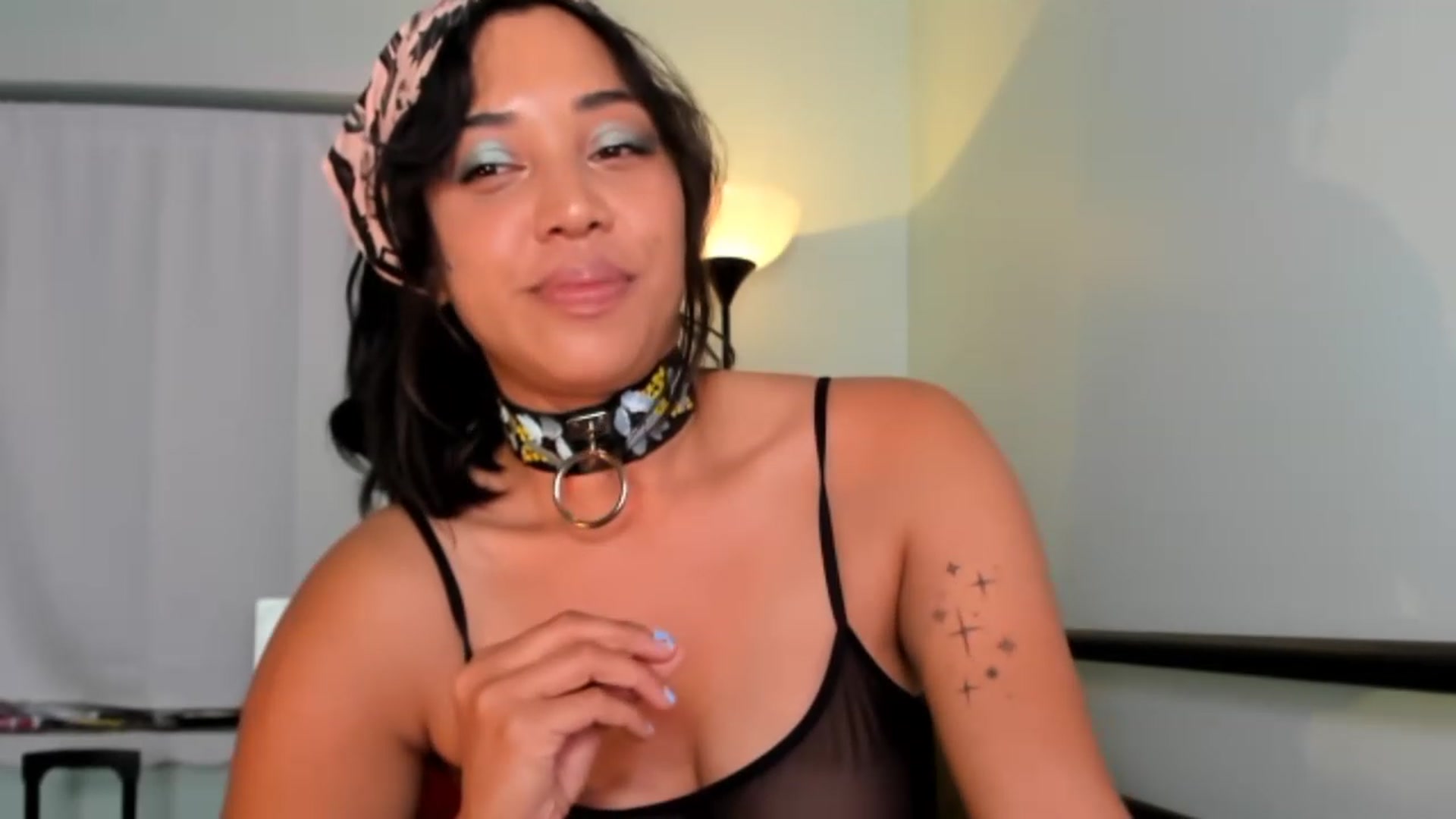 Gallery image thumbnail from KissingHigh's myfreecams stream on, 03/31/2023, 05:01 image 10 of 20