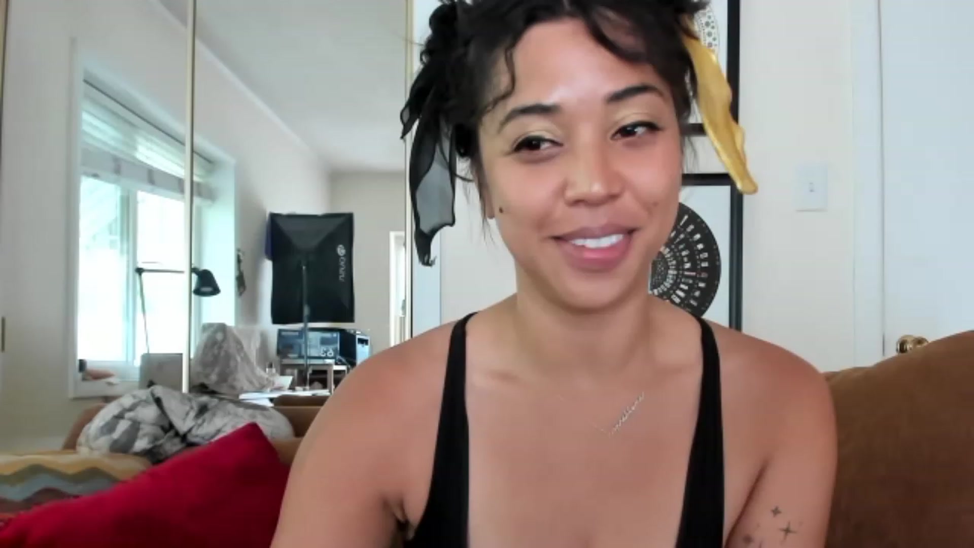 Gallery image thumbnail from KissingHigh's myfreecams stream on, 04/07/2023, 24:05 image 3 of 20