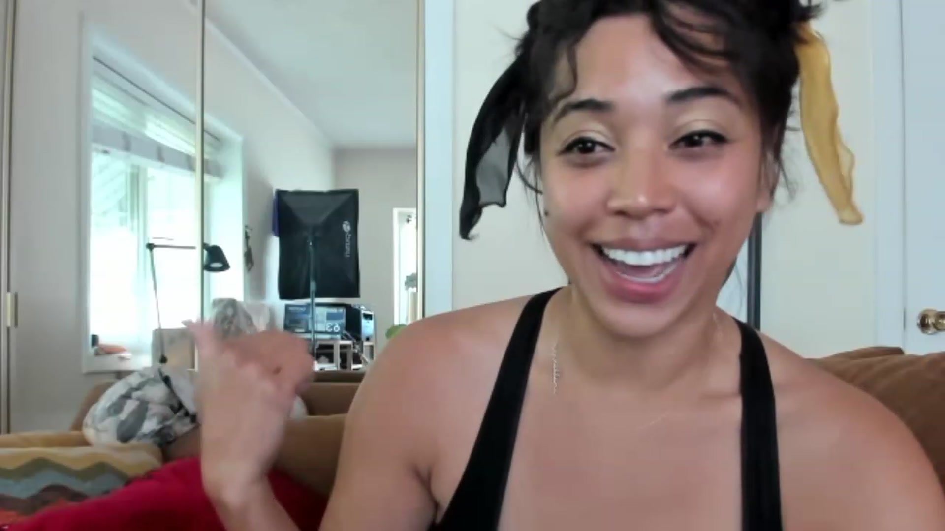 Gallery image thumbnail from KissingHigh's myfreecams stream on, 04/07/2023, 24:05 image 20 of 20