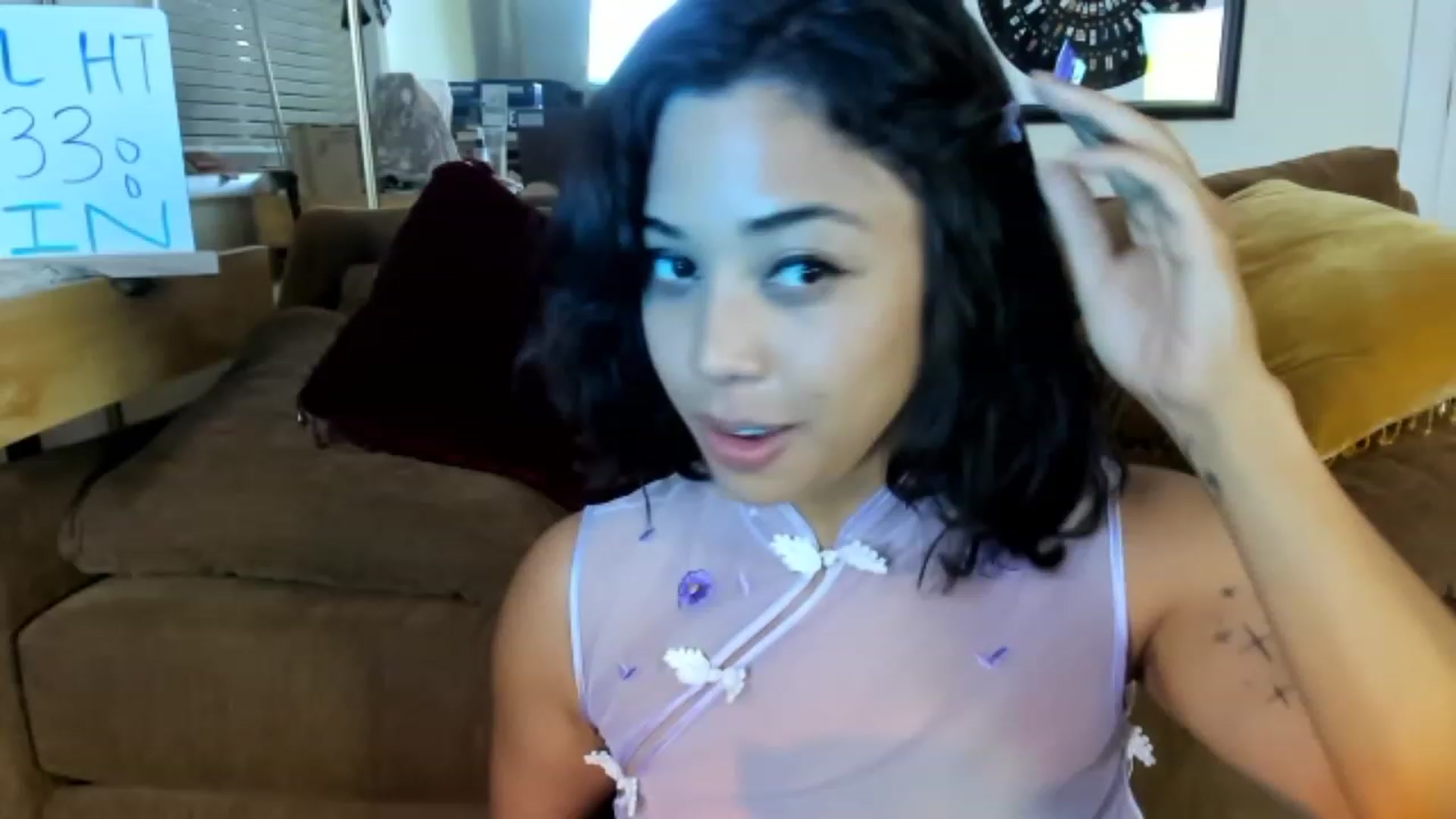 Gallery image thumbnail from KissingHigh's myfreecams stream on, 04/16/2023, 05:08 image 1 of 20