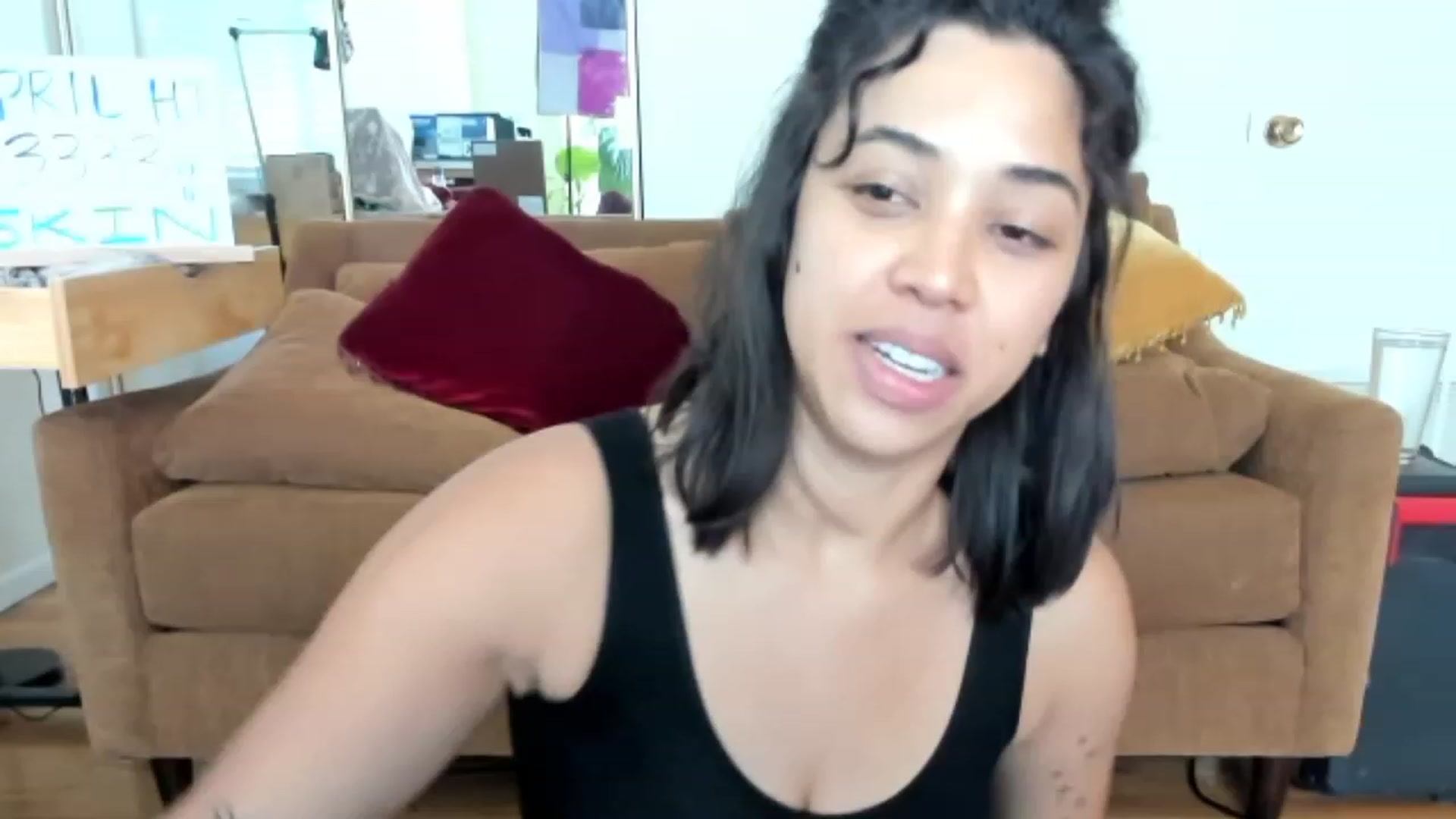 Gallery image thumbnail from KissingHigh's myfreecams stream on, 04/16/2023, 17:23 image 2 of 20