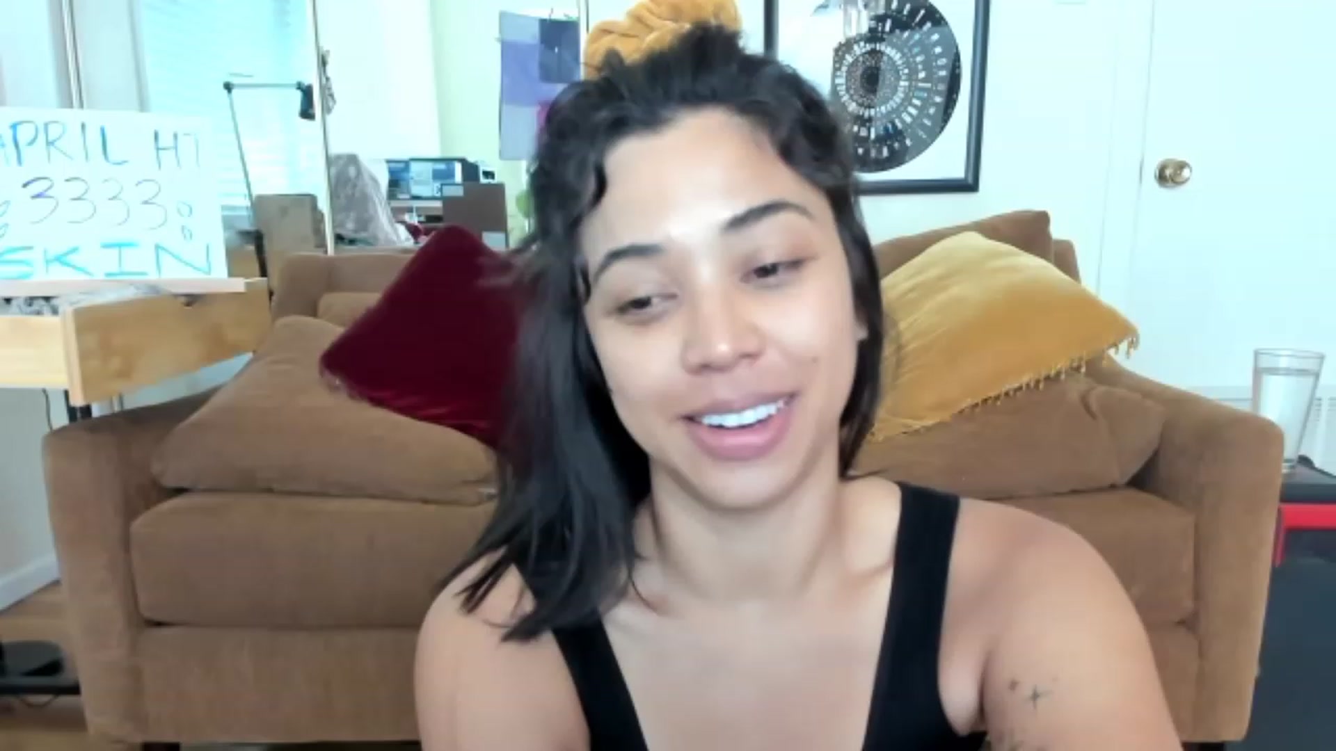 Gallery image thumbnail from KissingHigh's myfreecams stream on, 04/16/2023, 17:23 image 4 of 20