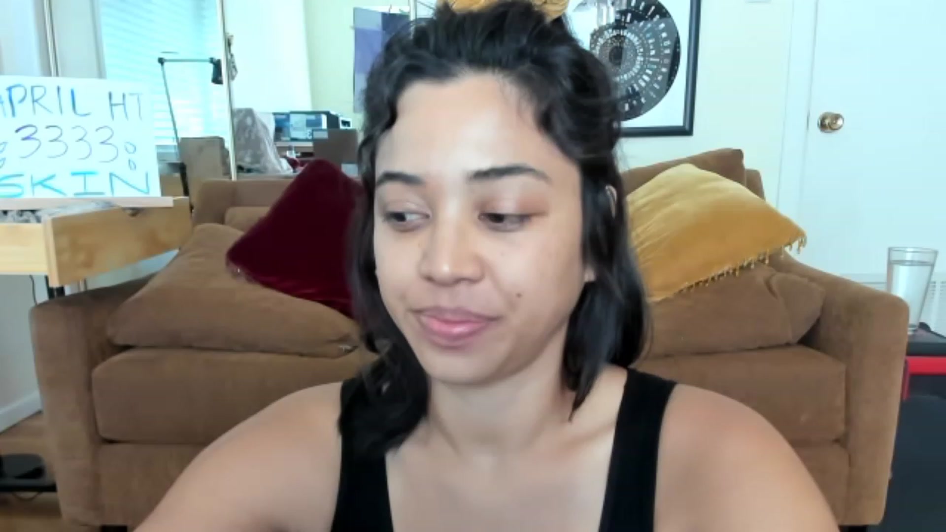 Gallery image thumbnail from KissingHigh's myfreecams stream on, 04/16/2023, 17:23 image 6 of 20