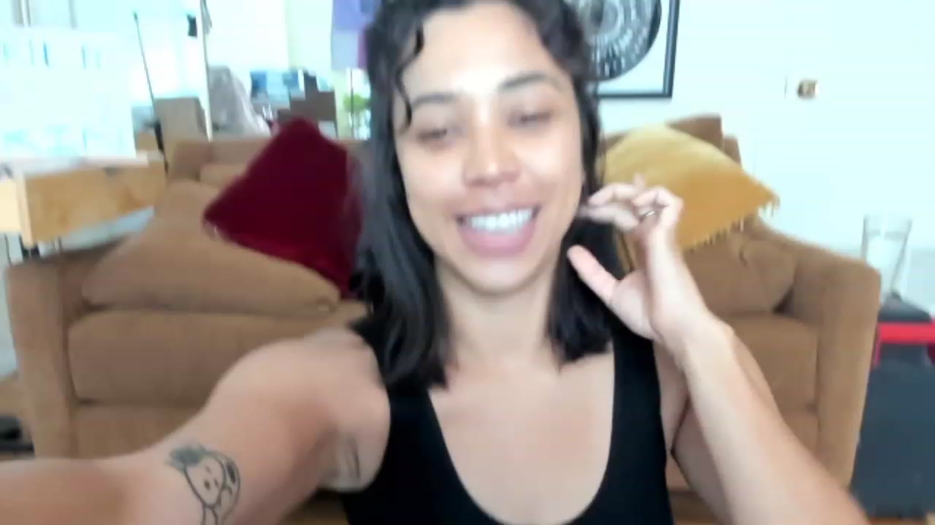 Gallery image thumbnail from KissingHigh's myfreecams stream on, 04/16/2023, 17:23 image 8 of 20