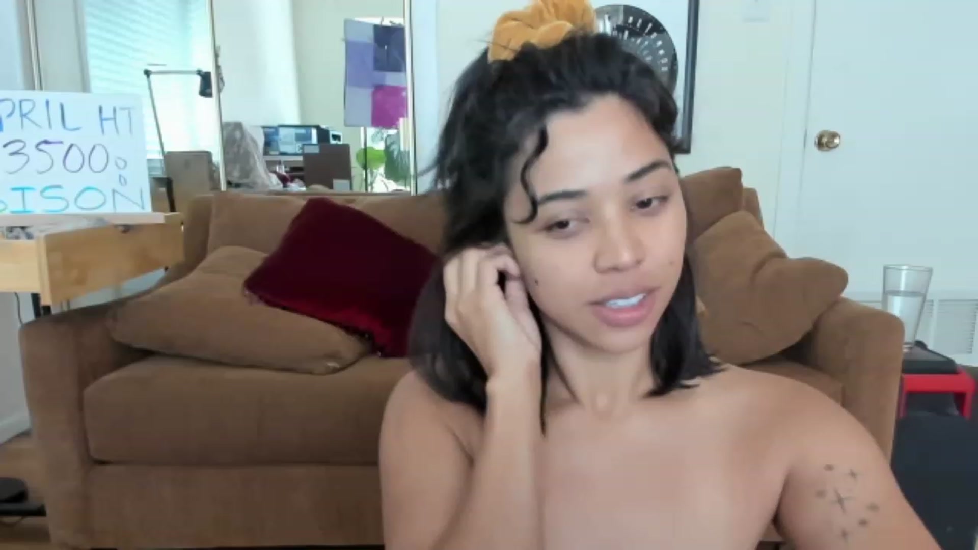 Gallery image thumbnail from KissingHigh's myfreecams stream on, 04/16/2023, 18:16 image 5 of 20