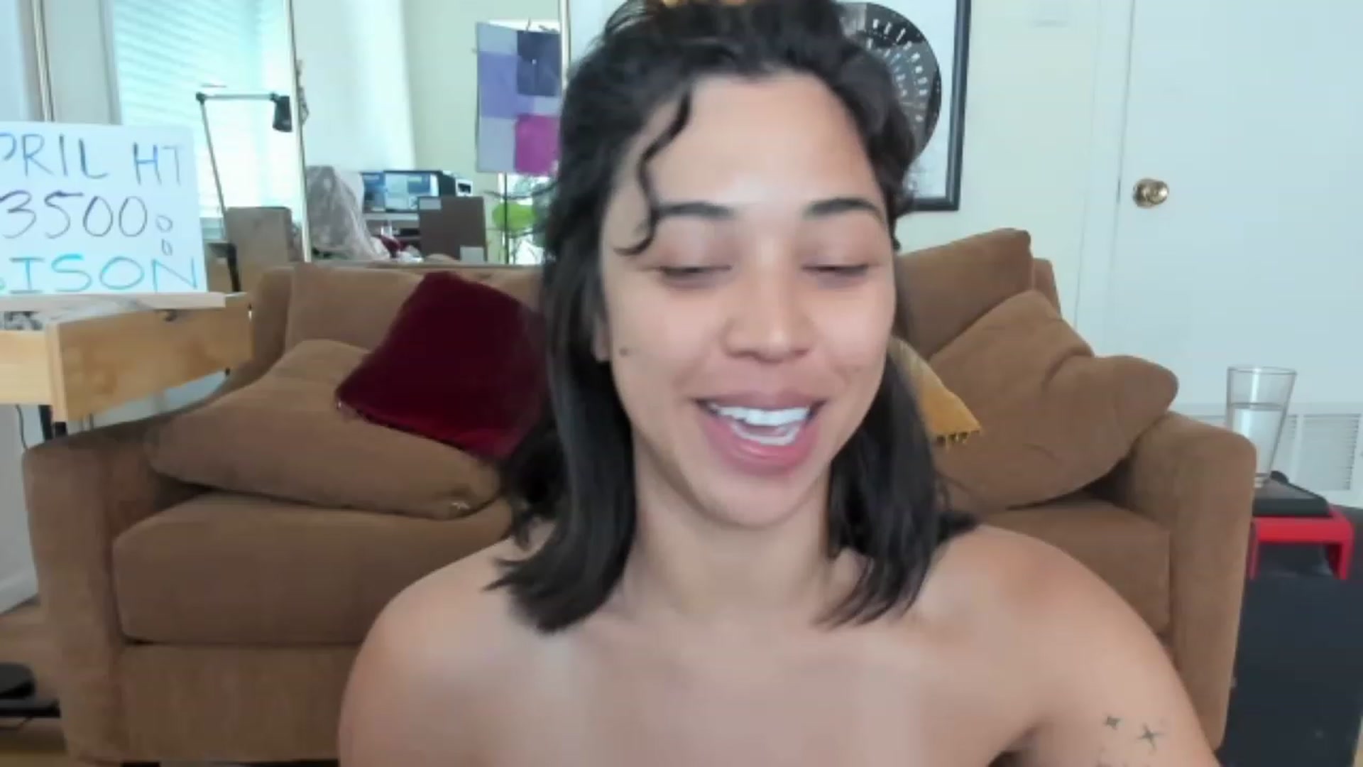 Gallery image thumbnail from KissingHigh's myfreecams stream on, 04/16/2023, 18:16 image 8 of 20