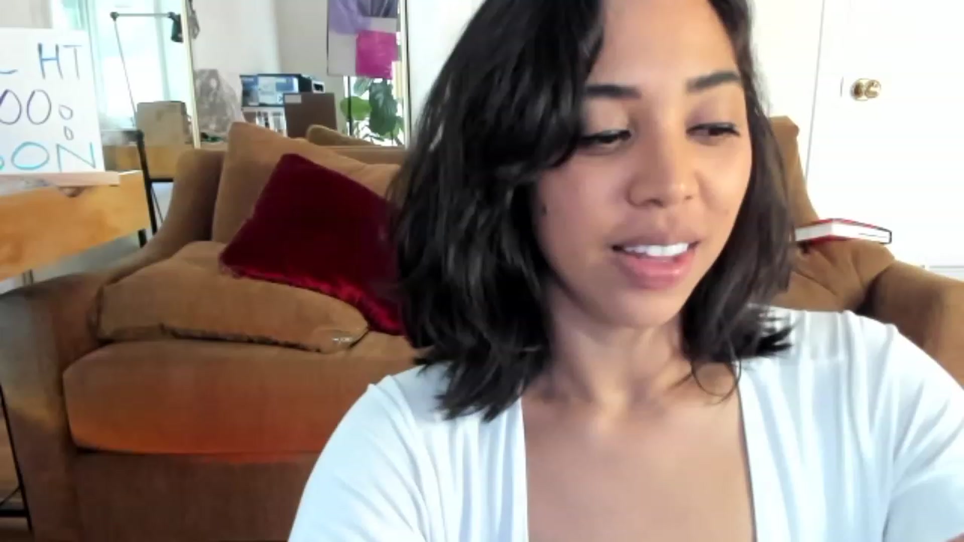 Gallery image thumbnail from KissingHigh's myfreecams stream on, 04/19/2023, 01:01 image 4 of 20