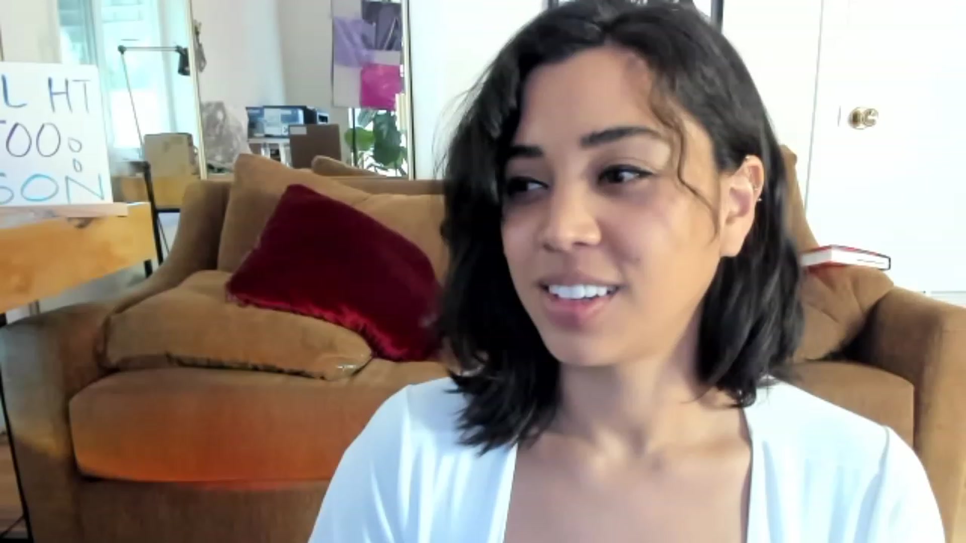 Gallery image thumbnail from KissingHigh's myfreecams stream on, 04/19/2023, 01:01 image 14 of 20