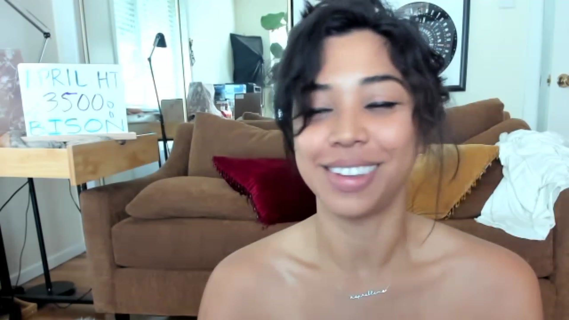 Gallery image thumbnail from KissingHigh's myfreecams stream on, 04/23/2023, 17:44 image 14 of 20