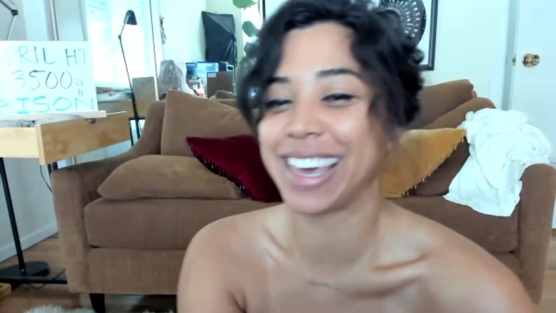 Gallery image thumbnail from KissingHigh's myfreecams stream on, 04/23/2023, 17:44 image 11 of 20