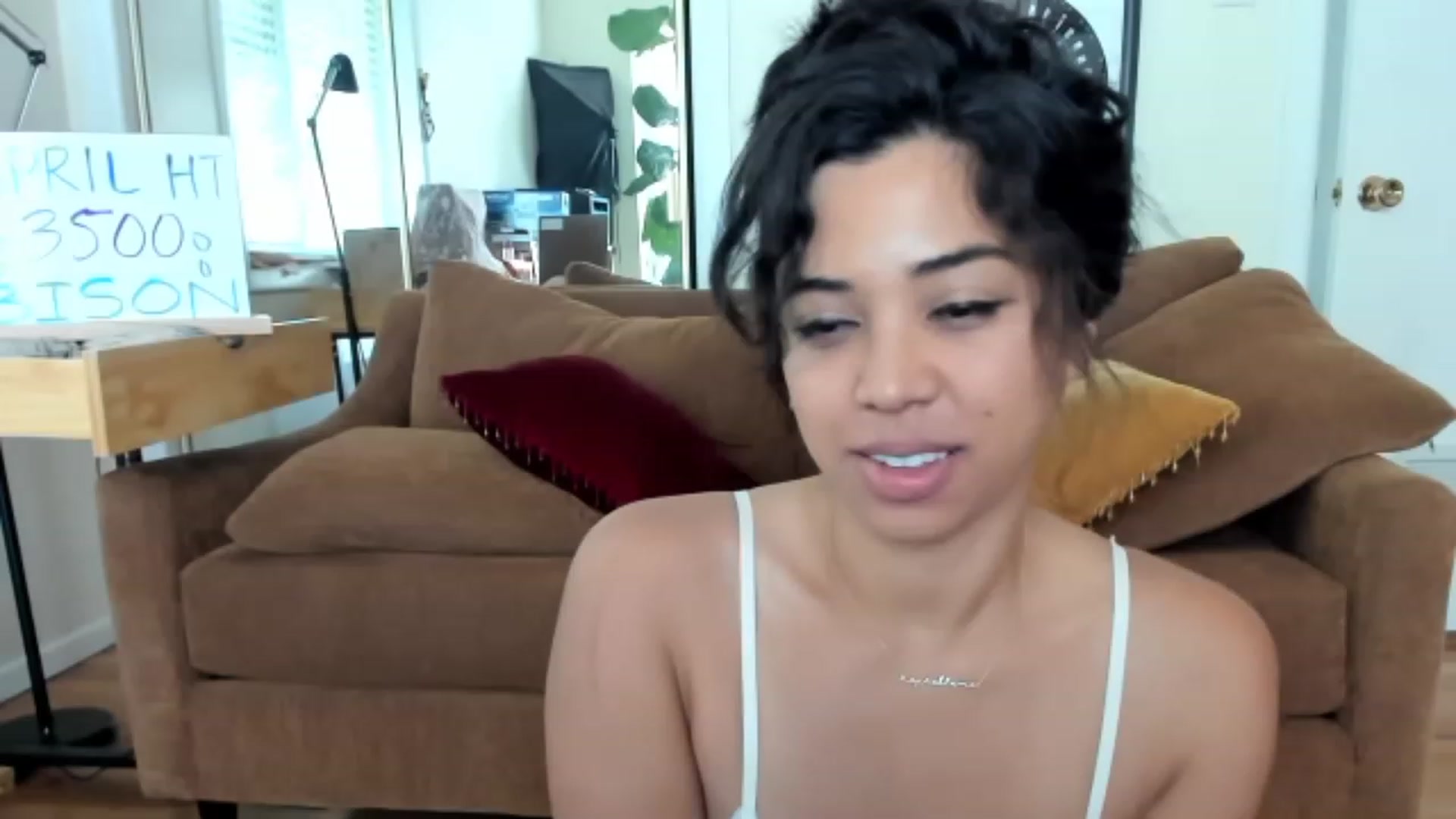 Gallery image thumbnail from KissingHigh's myfreecams stream on, 04/23/2023, 17:44 image 3 of 20
