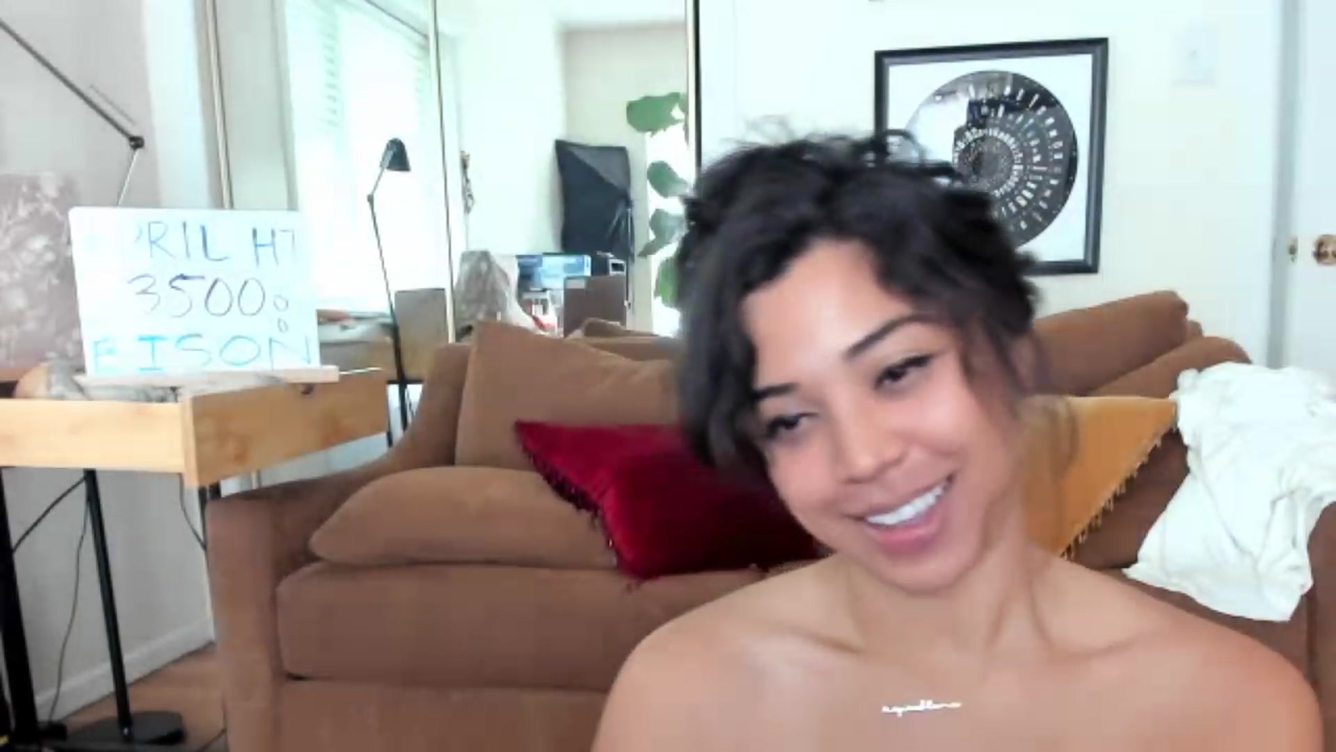 Gallery image thumbnail from KissingHigh's myfreecams stream on, 04/23/2023, 17:44 image 16 of 20