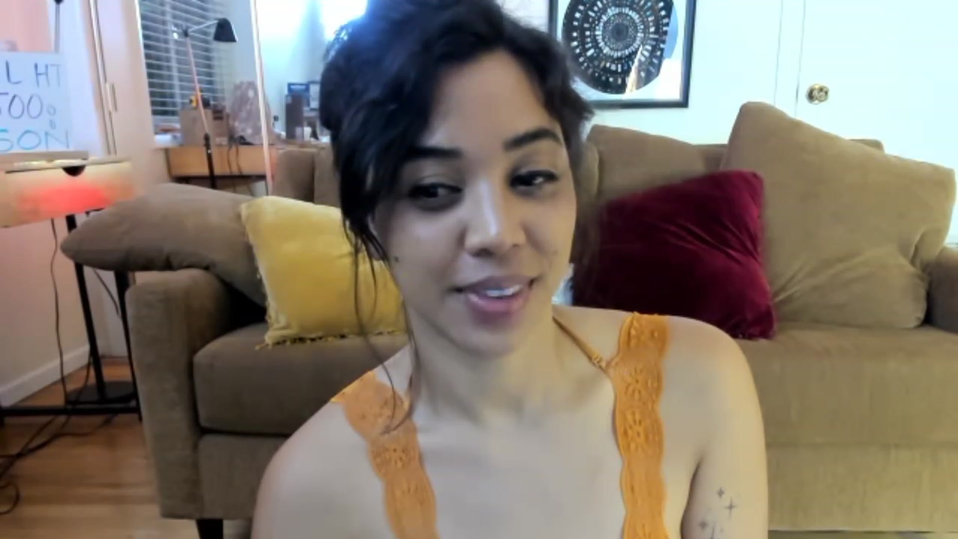 Gallery image thumbnail from KissingHigh's myfreecams stream on, 04/27/2023, 05:14 image 4 of 20