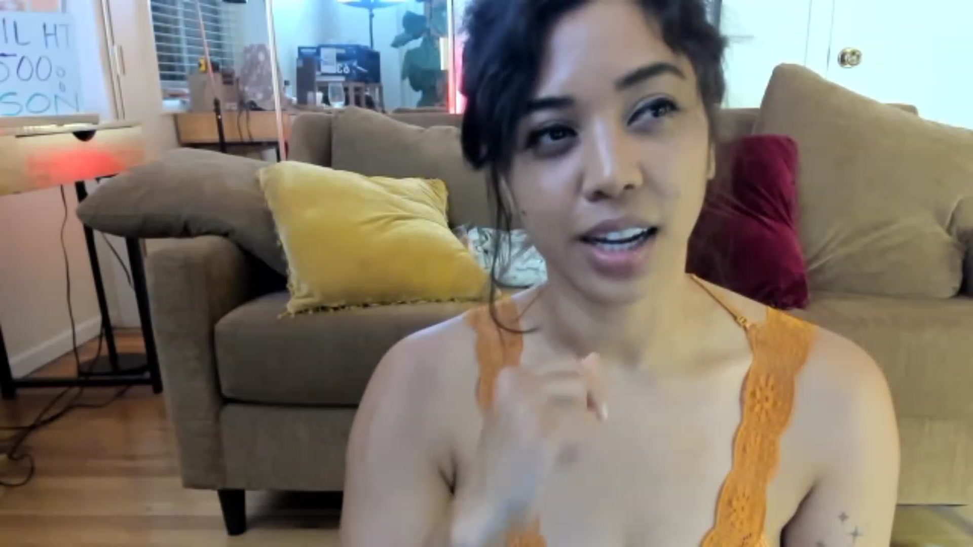 Gallery image thumbnail from KissingHigh's myfreecams stream on, 04/27/2023, 05:14 image 8 of 20