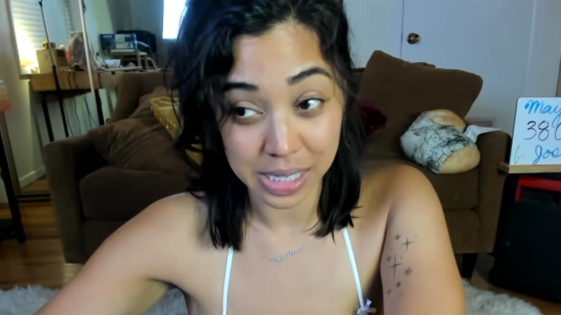 Gallery image thumbnail from KissingHigh's myfreecams stream on, 05/05/2023, 04:59 image 4 of 20