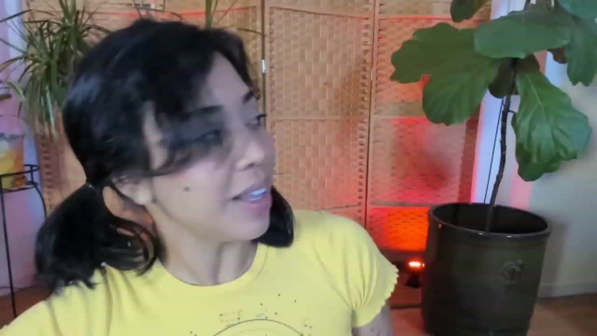 Gallery image thumbnail from KissingHigh's myfreecams stream on, 05/12/2023, 04:06 image 2 of 20