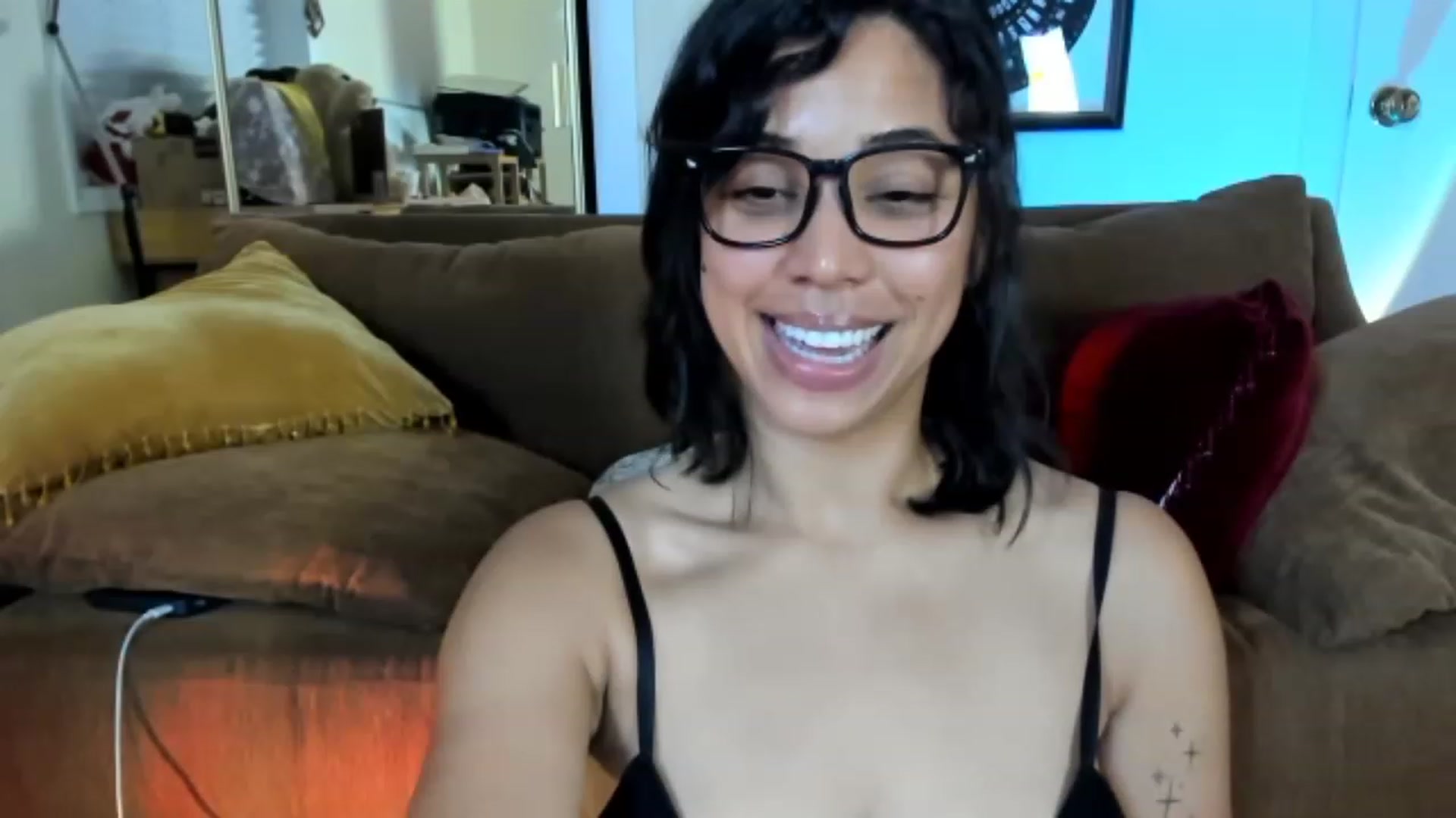 Gallery image thumbnail from KissingHigh's myfreecams stream on, 05/14/2023, 05:45 image 6 of 20
