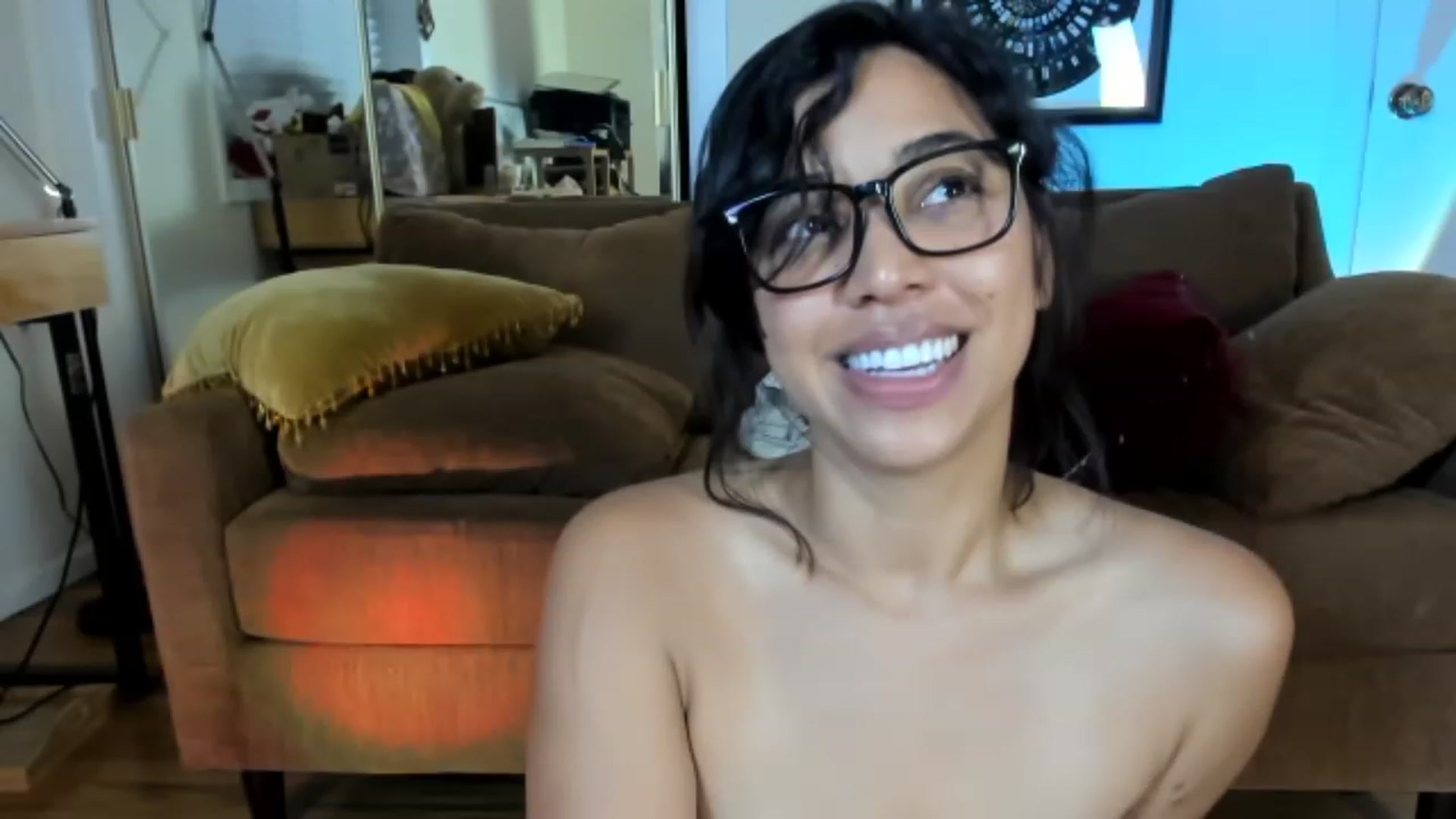 Gallery image thumbnail from KissingHigh's myfreecams stream on, 05/14/2023, 06:30 image 16 of 20