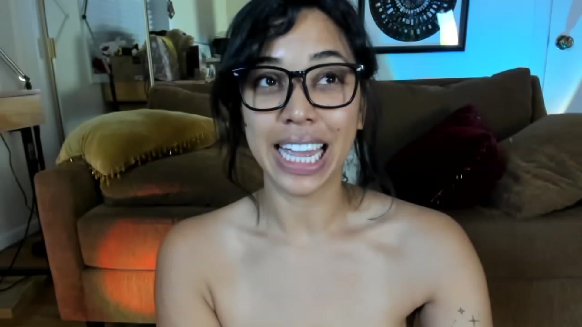 Gallery image thumbnail from KissingHigh's myfreecams stream on, 05/14/2023, 06:30 image 9 of 20
