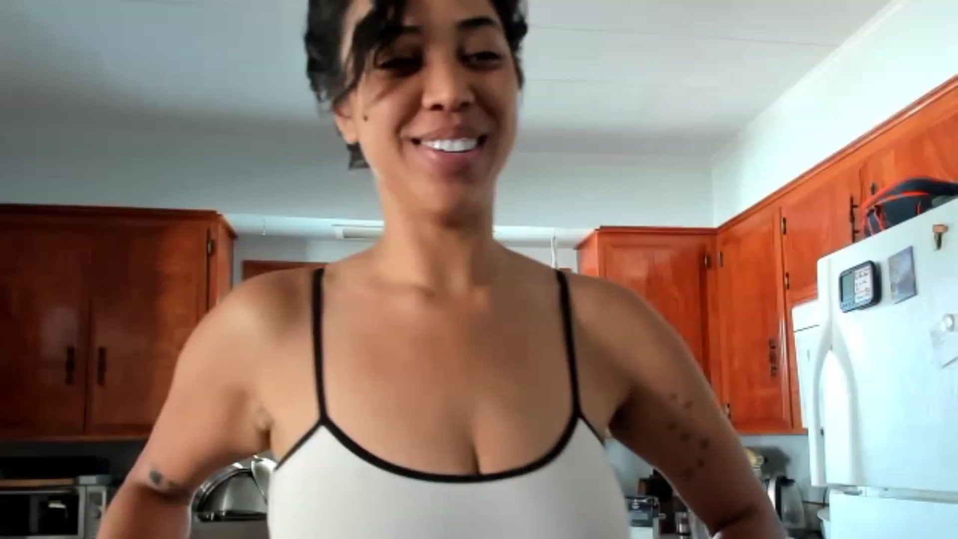 Gallery image thumbnail from KissingHigh's myfreecams stream on, 05/14/2023, 16:47 image 11 of 20