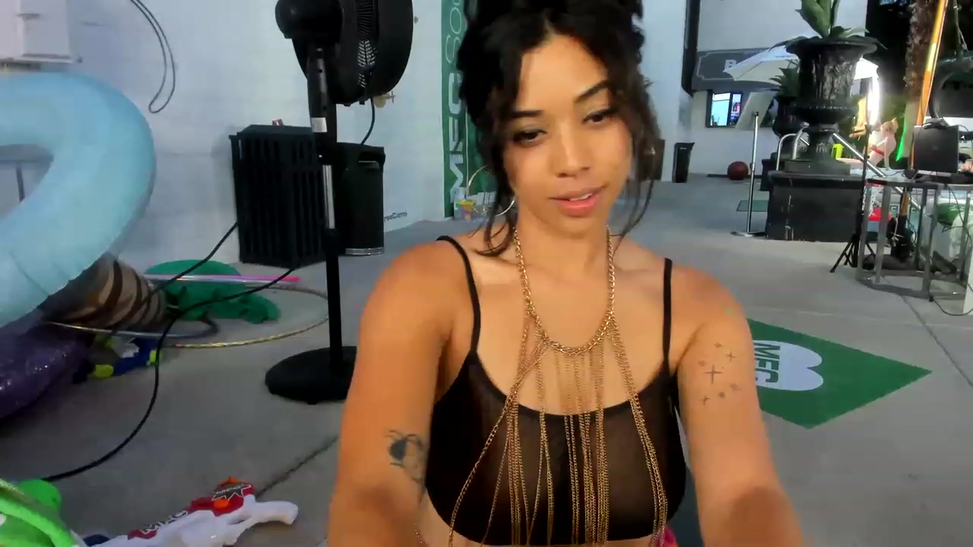 Gallery image thumbnail from KissingHigh's myfreecams stream on, 05/24/2023, 03:04 image 7 of 20