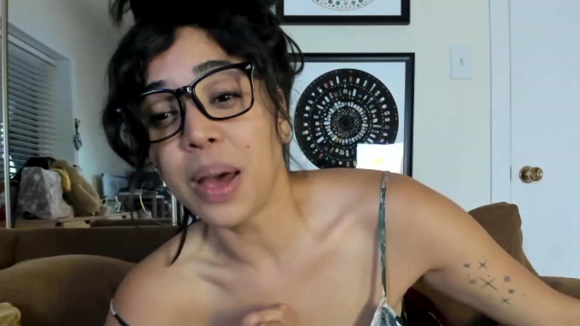 Gallery image thumbnail from KissingHigh's myfreecams stream on, 06/09/2023, 05:45 image 1 of 20