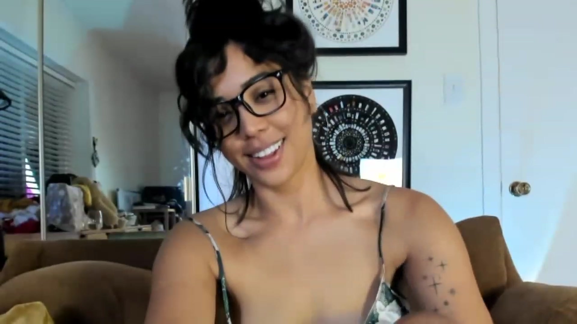 Gallery image thumbnail from KissingHigh's myfreecams stream on, 06/09/2023, 05:45 image 10 of 20
