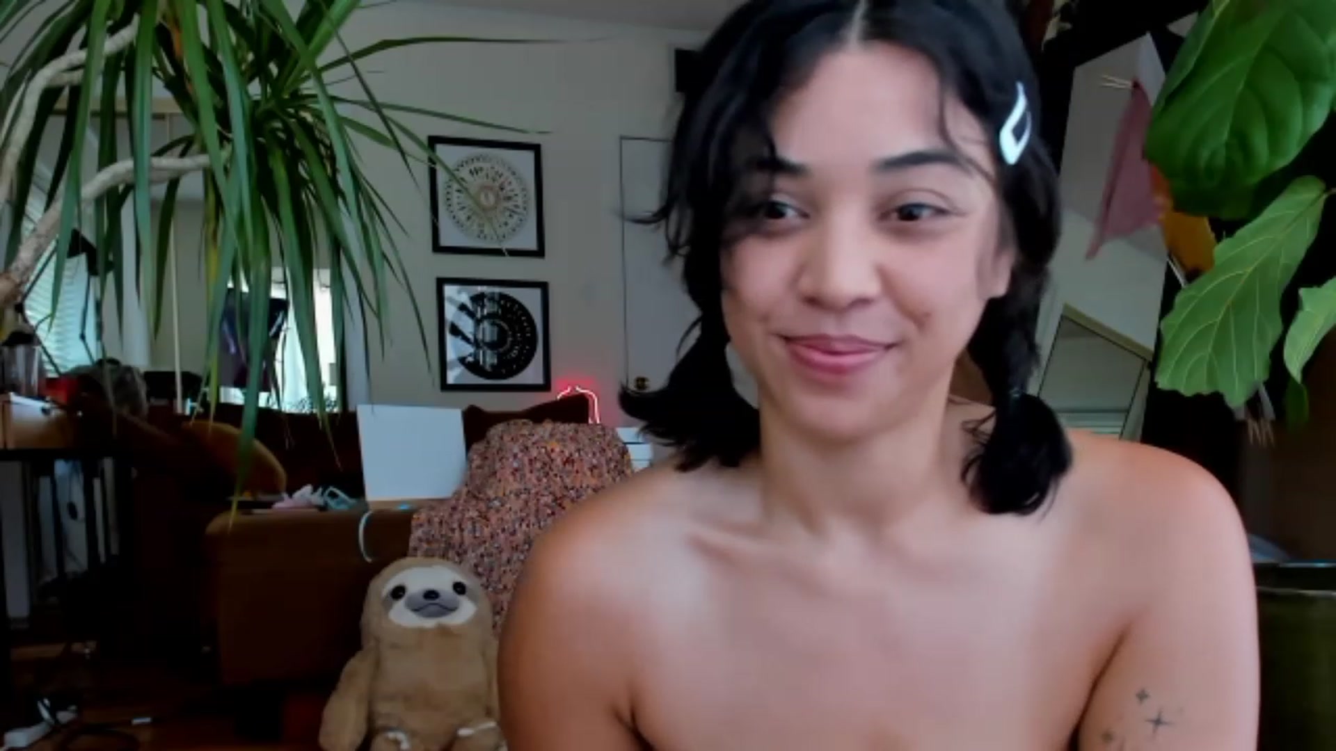 Gallery image thumbnail from KissingHigh's myfreecams stream on, 06/18/2023, 18:56 image 18 of 20