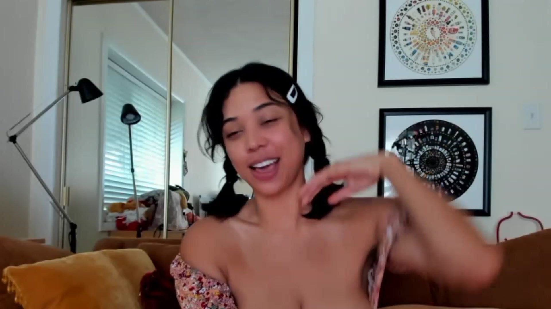 Gallery image thumbnail from KissingHigh's myfreecams stream on, 06/18/2023, 18:56 image 4 of 20