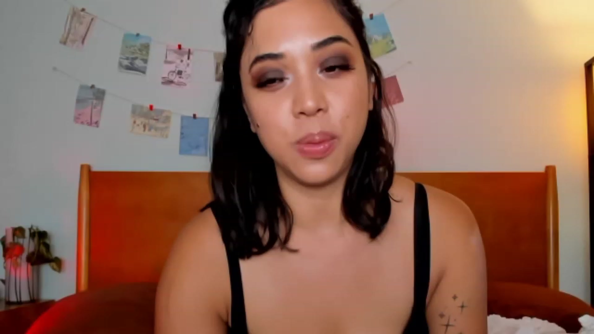 Gallery image thumbnail from KissingHigh's myfreecams stream on, 06/25/2023, 05:35 image 2 of 20