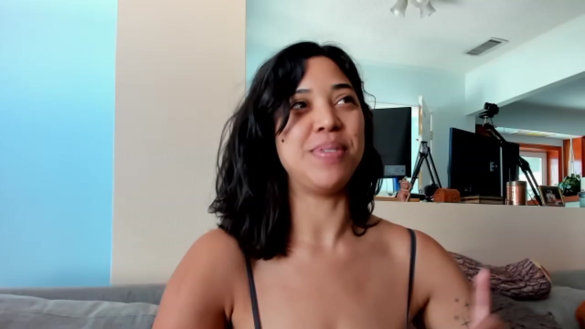 Gallery image thumbnail from KissingHigh's myfreecams stream on, 07/02/2023, 18:00 image 4 of 20