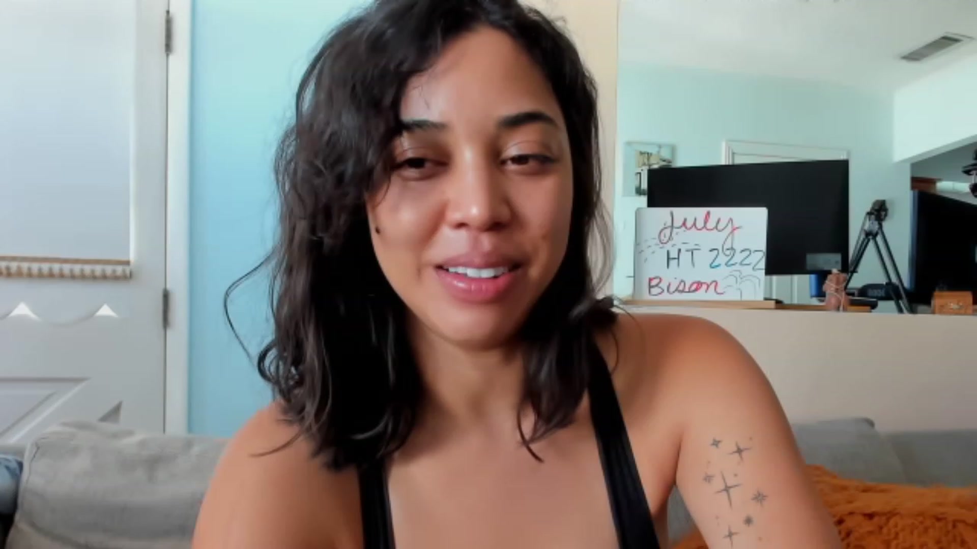 Gallery image thumbnail from KissingHigh's myfreecams stream on, 07/09/2023, 17:17 image 3 of 20