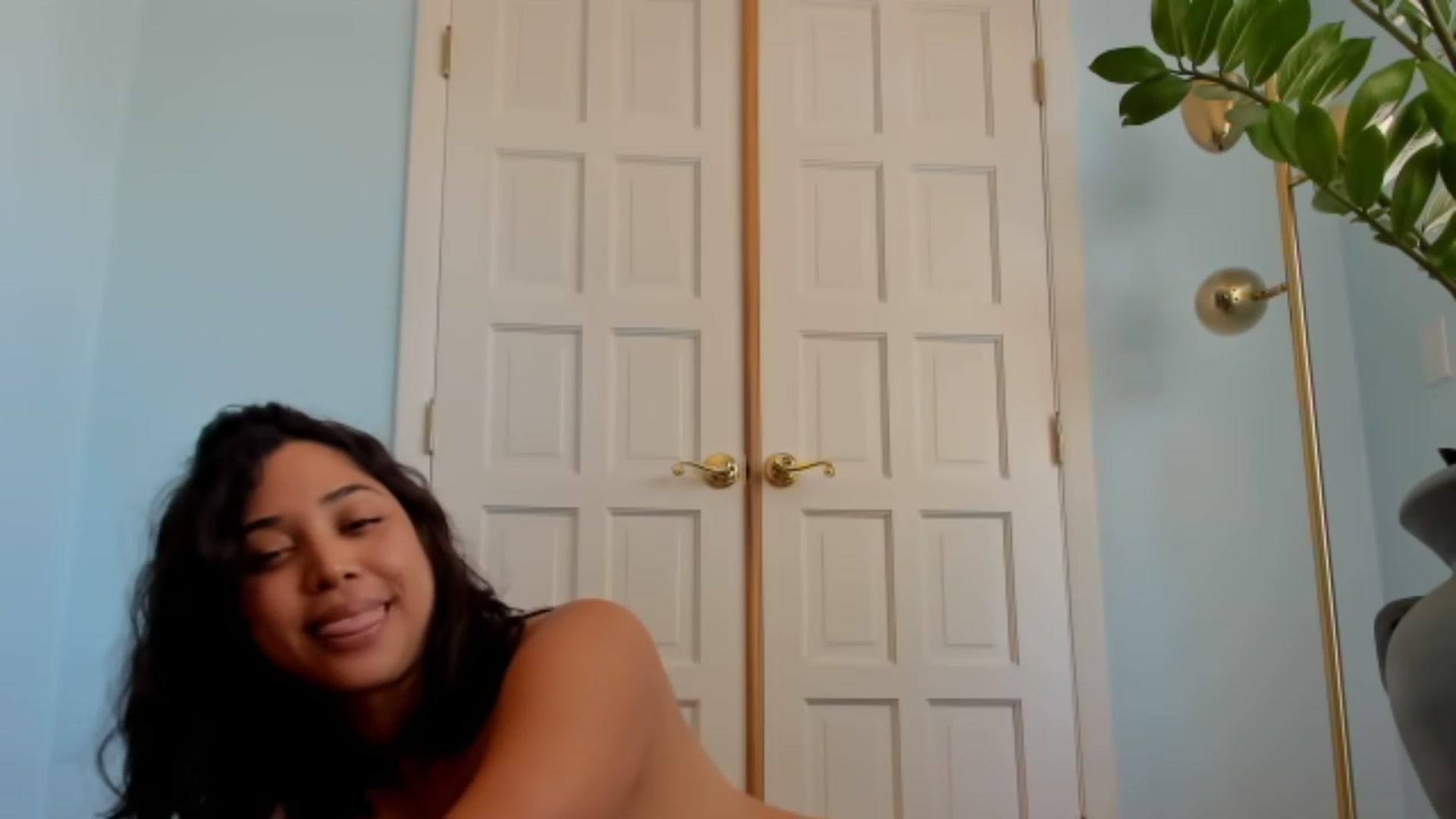 Gallery image thumbnail from KissingHigh's myfreecams stream on, 07/09/2023, 18:02 image 14 of 20