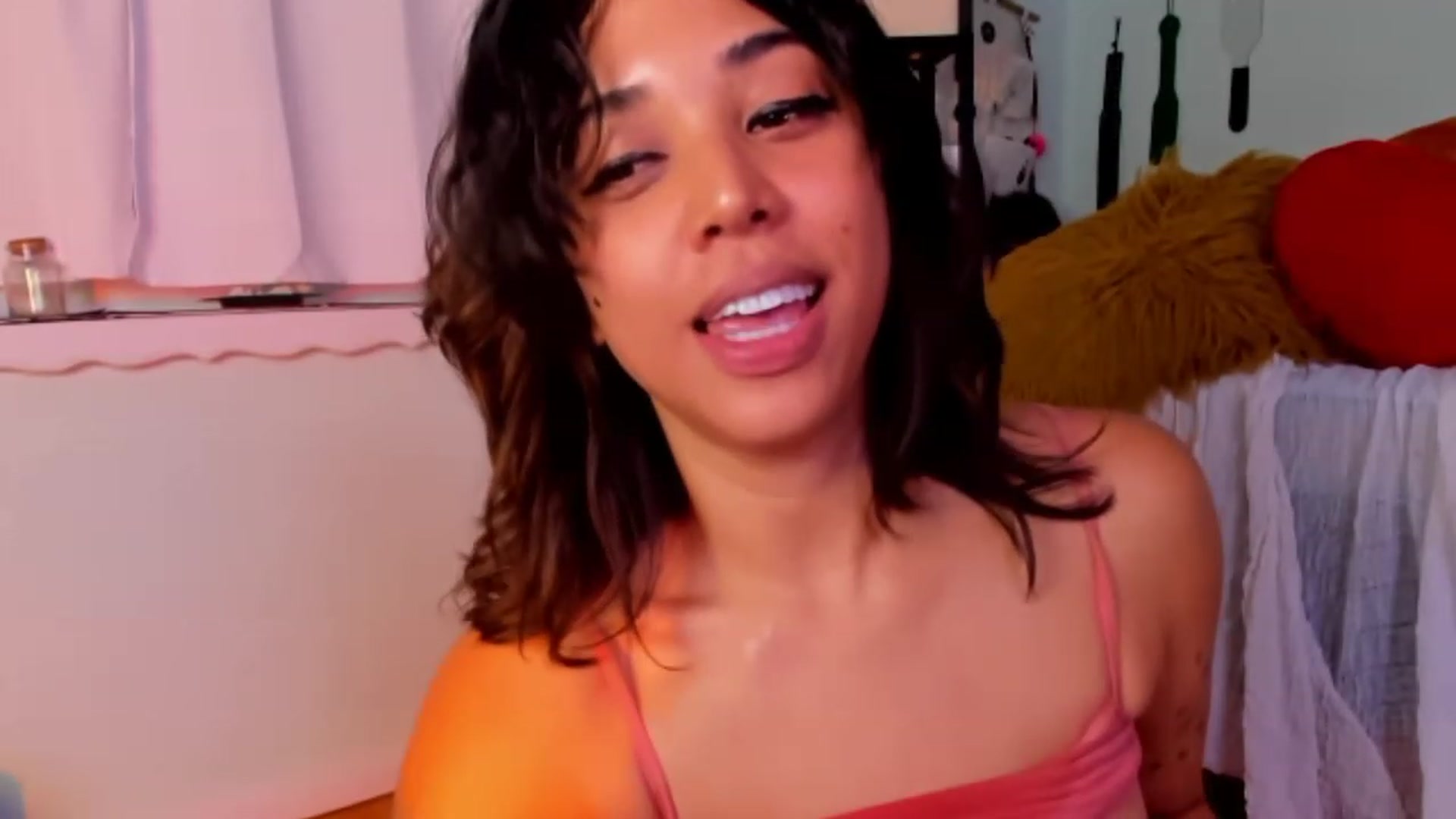 Gallery image thumbnail from KissingHigh's myfreecams stream on, 07/28/2023, 05:40 image 17 of 20
