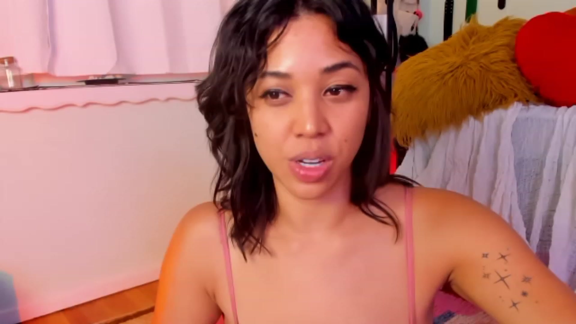Gallery image thumbnail from KissingHigh's myfreecams stream on, 07/28/2023, 07:21 image 3 of 20