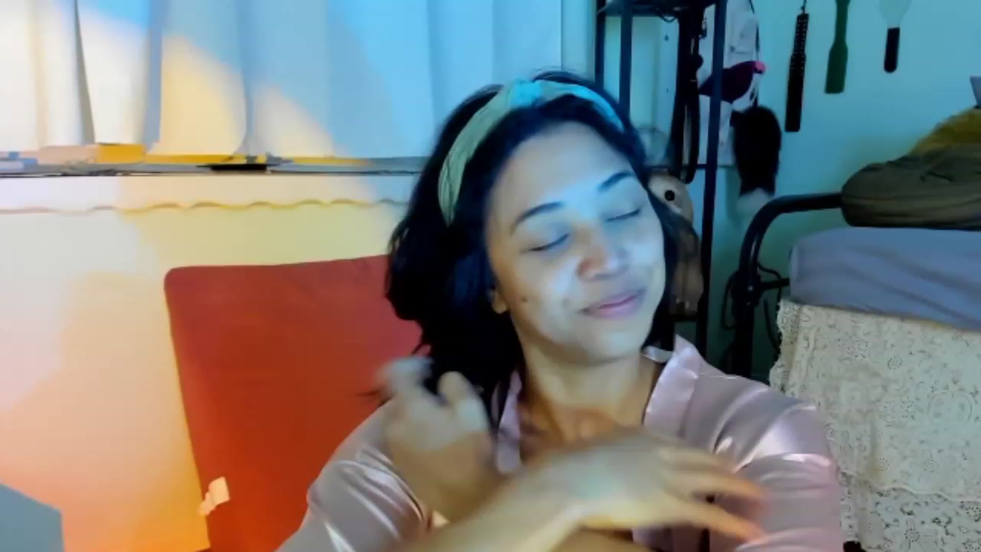 Gallery image thumbnail from KissingHigh's myfreecams stream on, 08/01/2023, 08:07 image 5 of 20