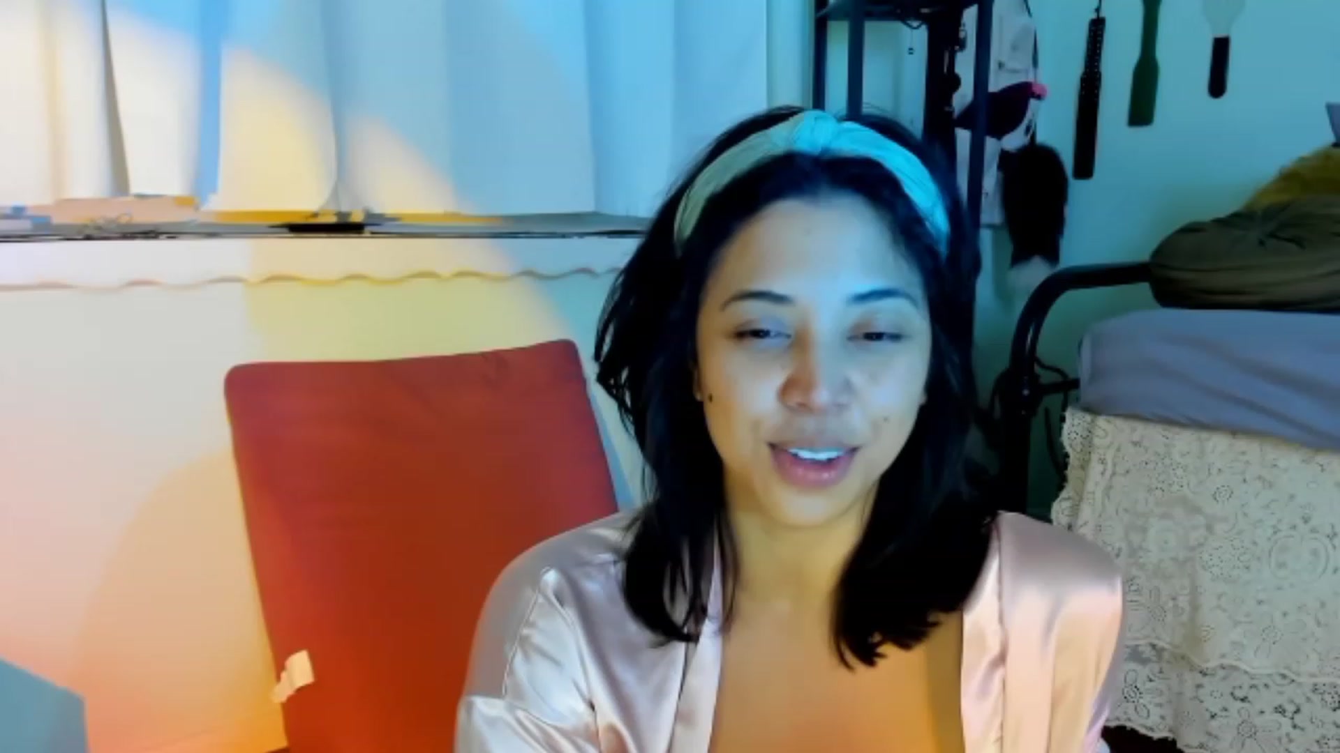 Gallery image thumbnail from KissingHigh's myfreecams stream on, 08/01/2023, 08:07 image 10 of 20